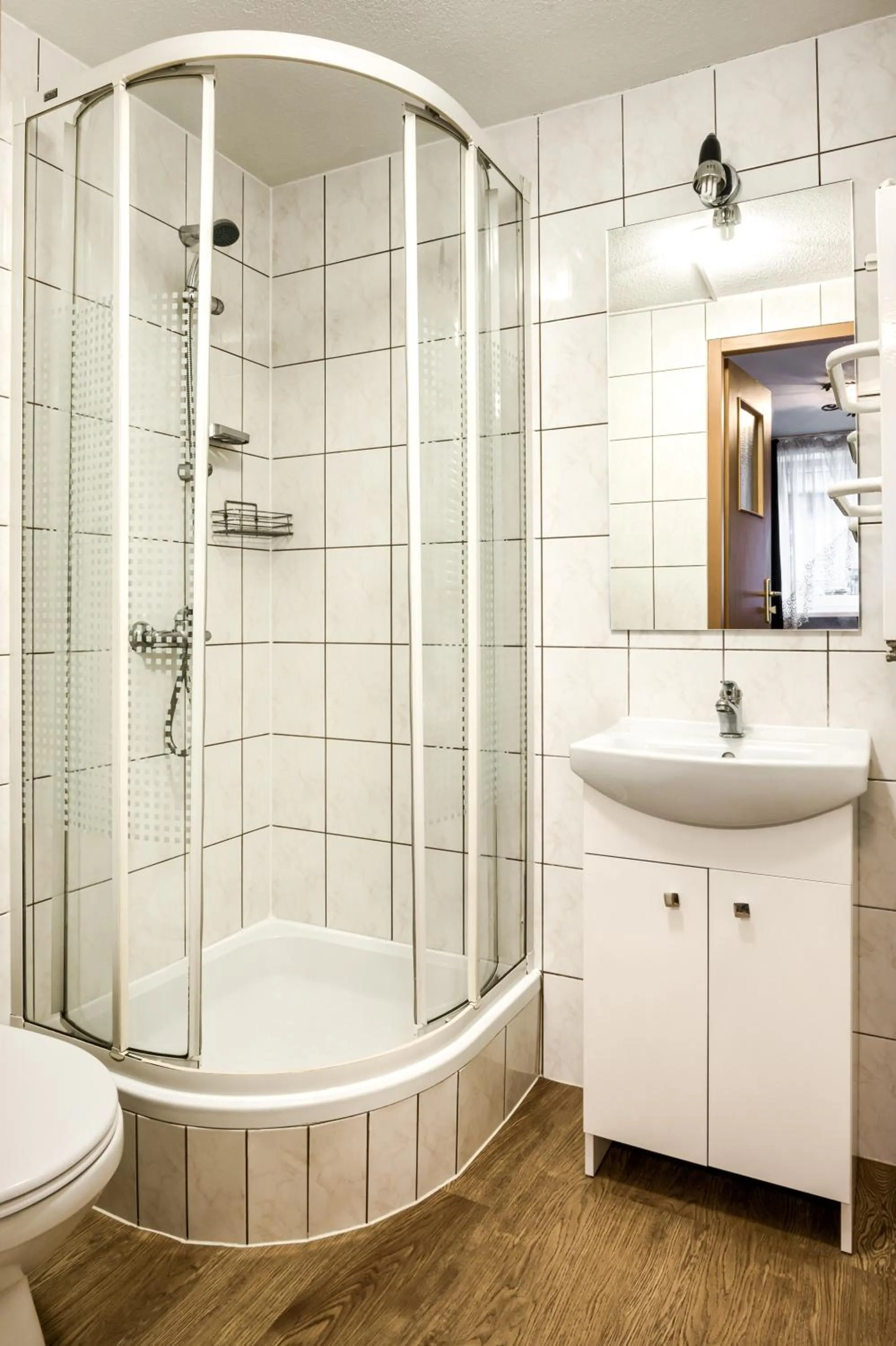 Shower in Willa Biały Domek - 600m Krupówki