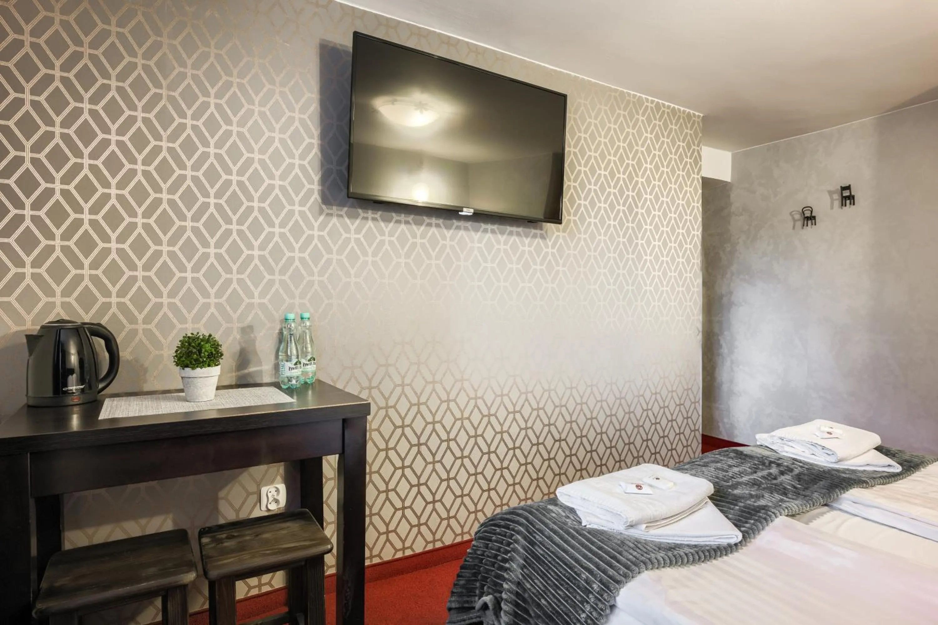 Kitchen or kitchenette, Bed in Willa Biały Domek - 600m Krupówki