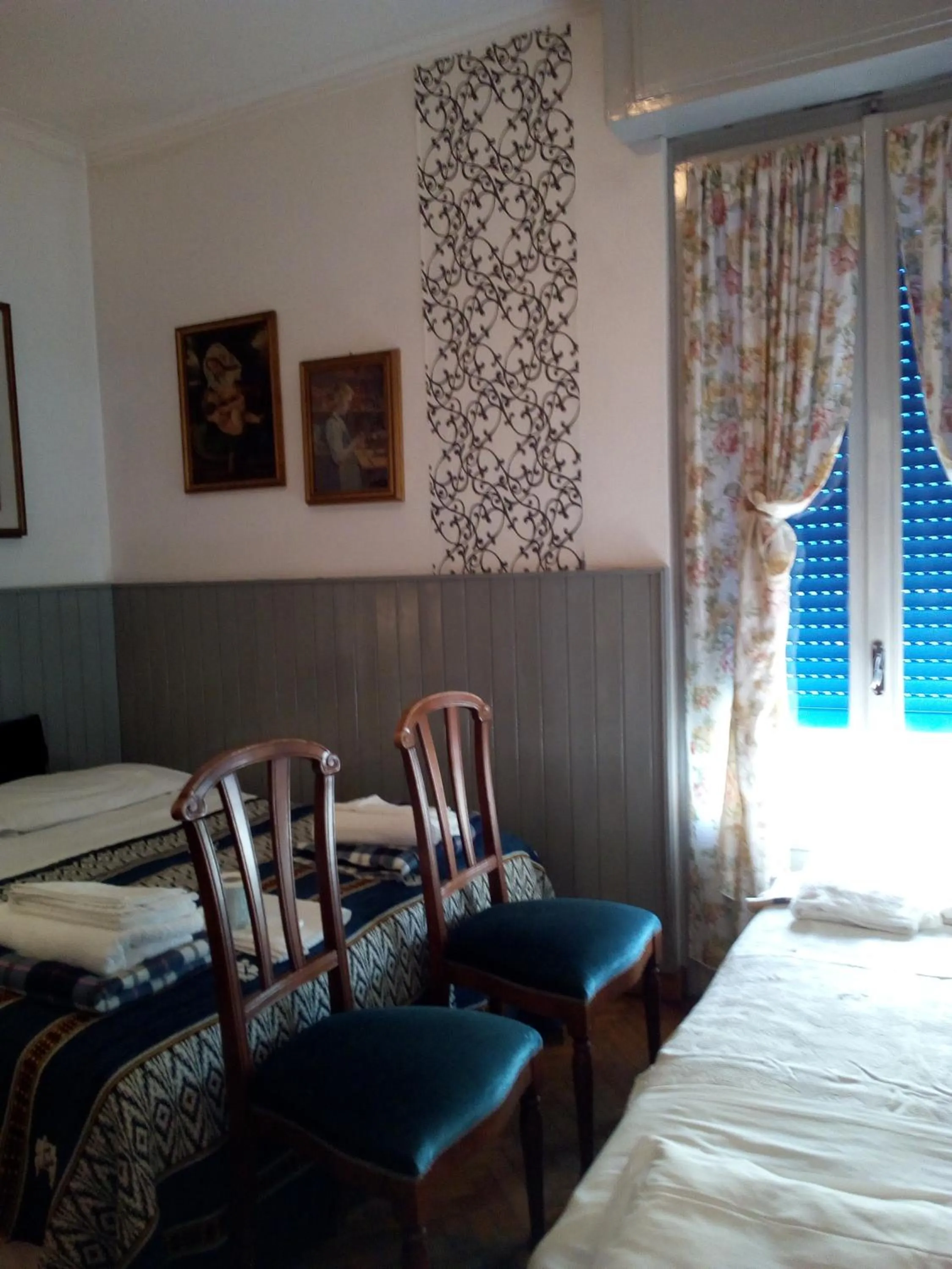 cot, Seating Area in B&B Mavipagi