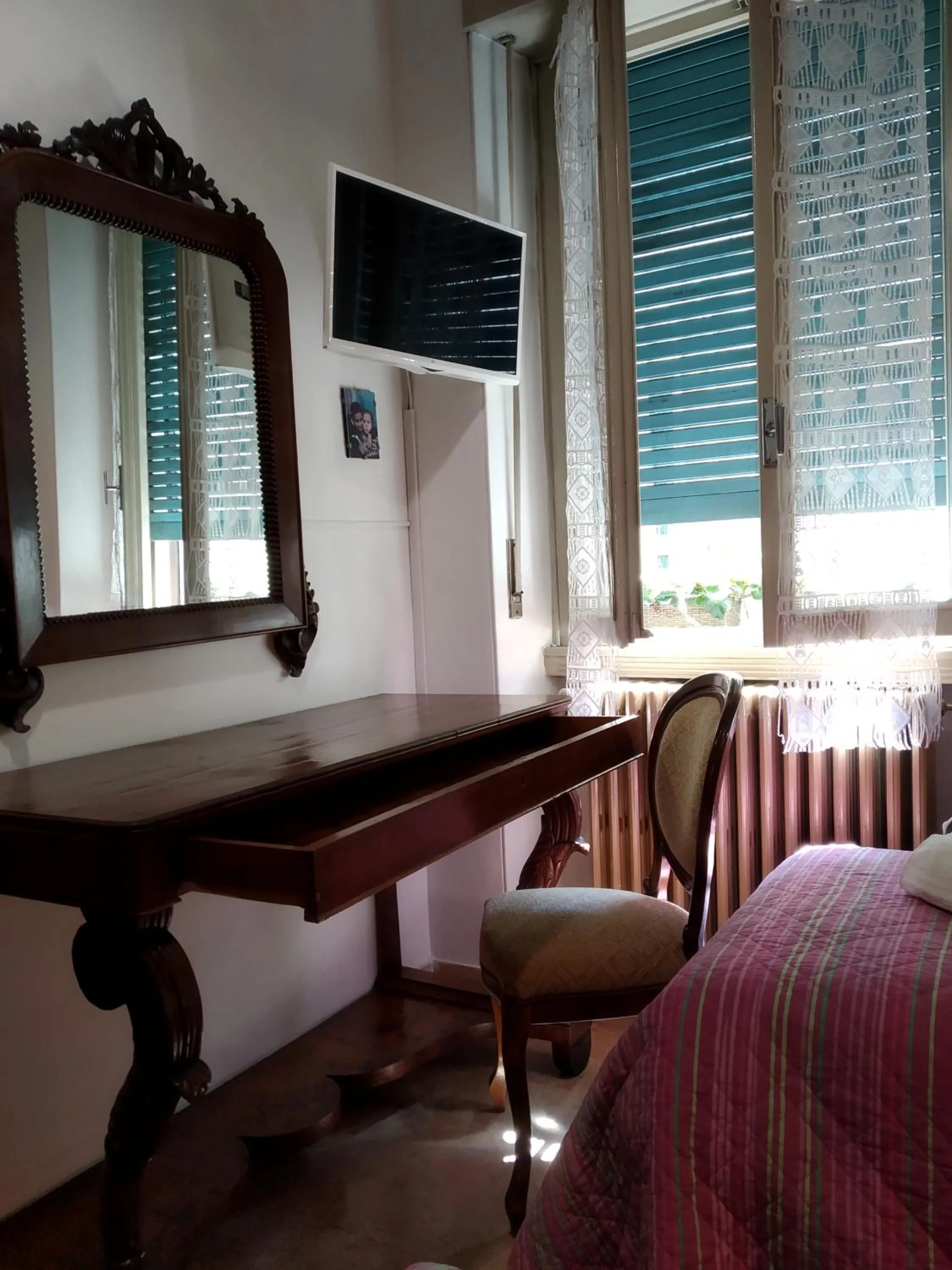 Other, TV/Entertainment Center in B&B Mavipagi