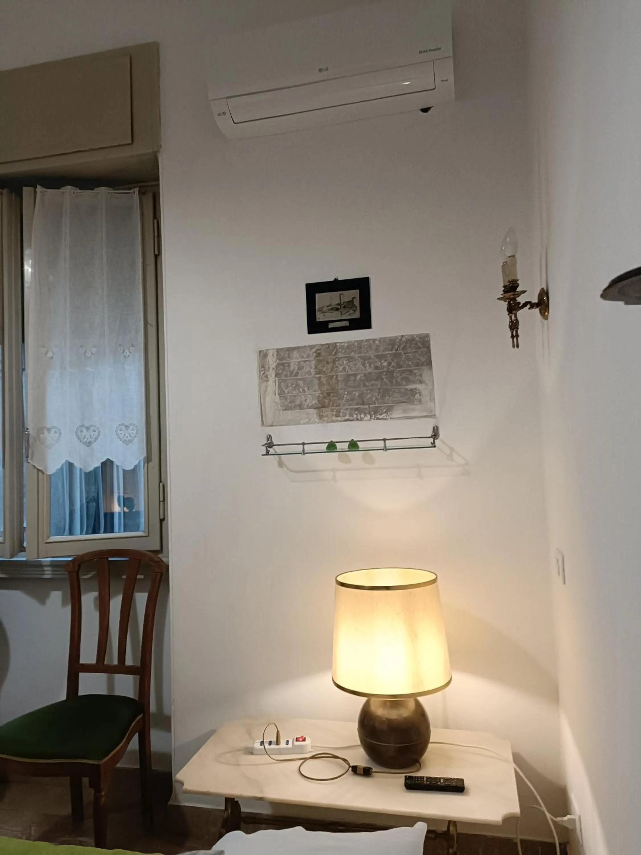 hair dresser, TV/Entertainment Center in B&B Mavipagi