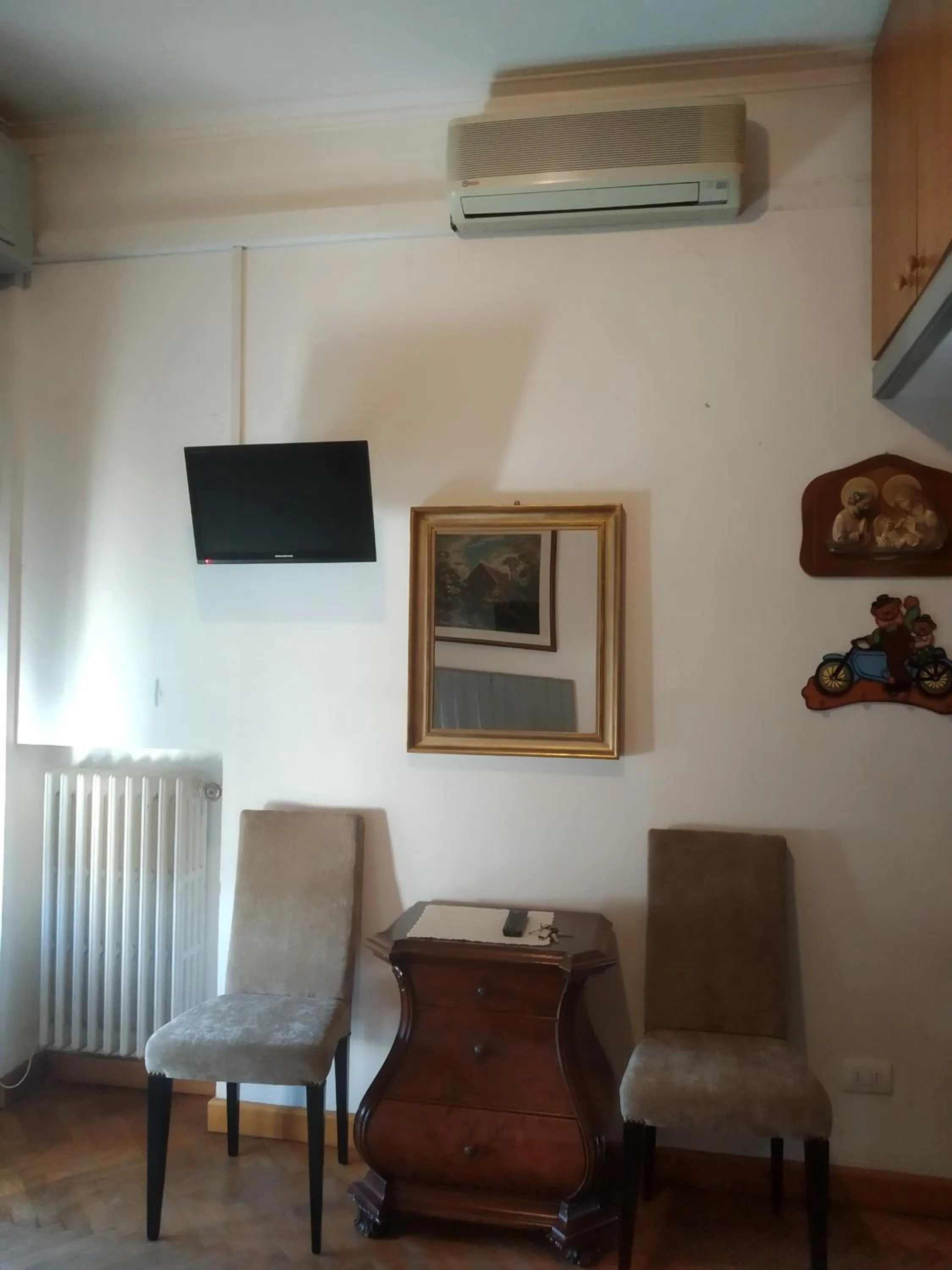 cot, Seating Area in B&B Mavipagi