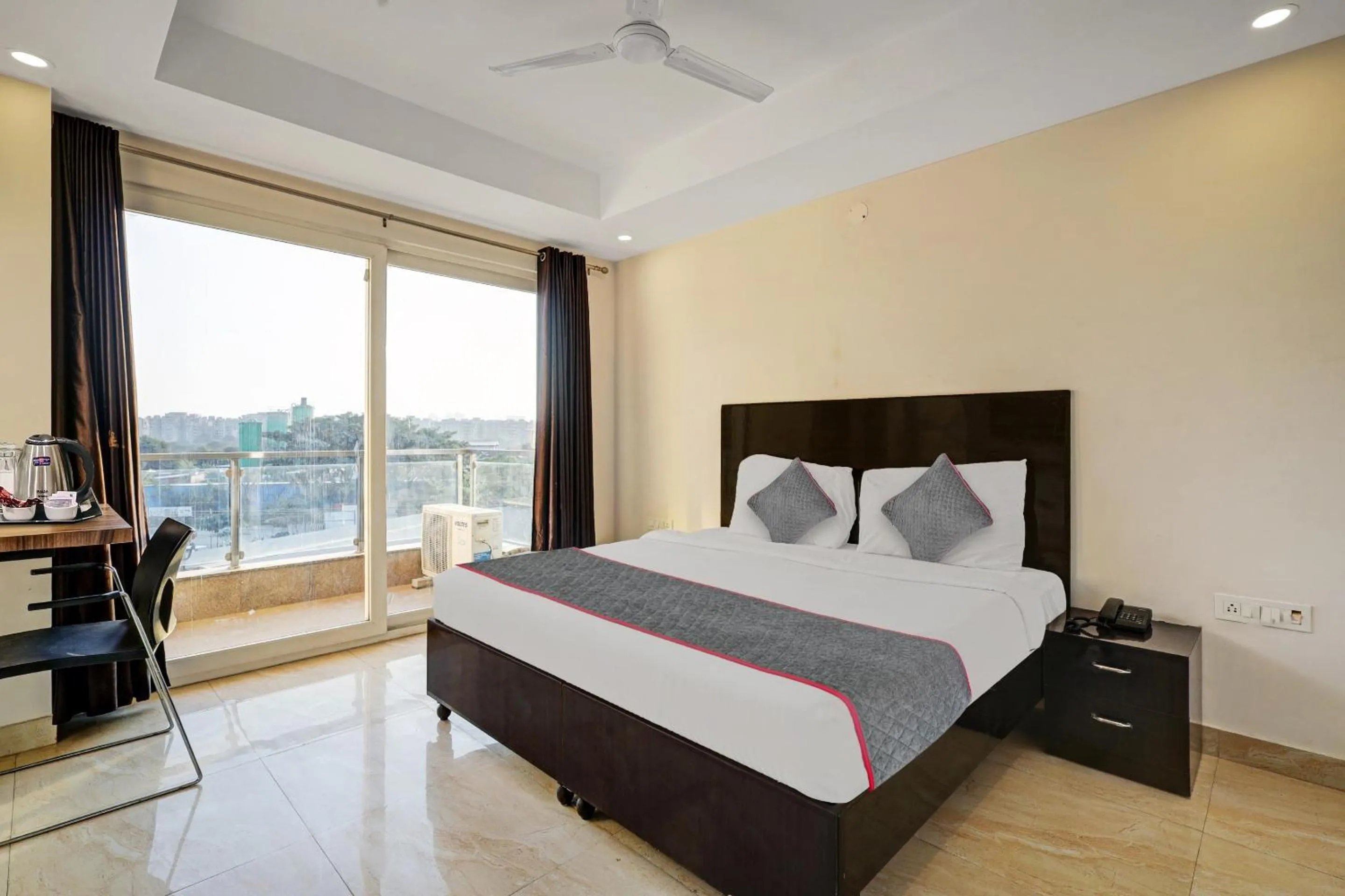 Super Townhouse Tipsyy Near Bestech Central Square Mall