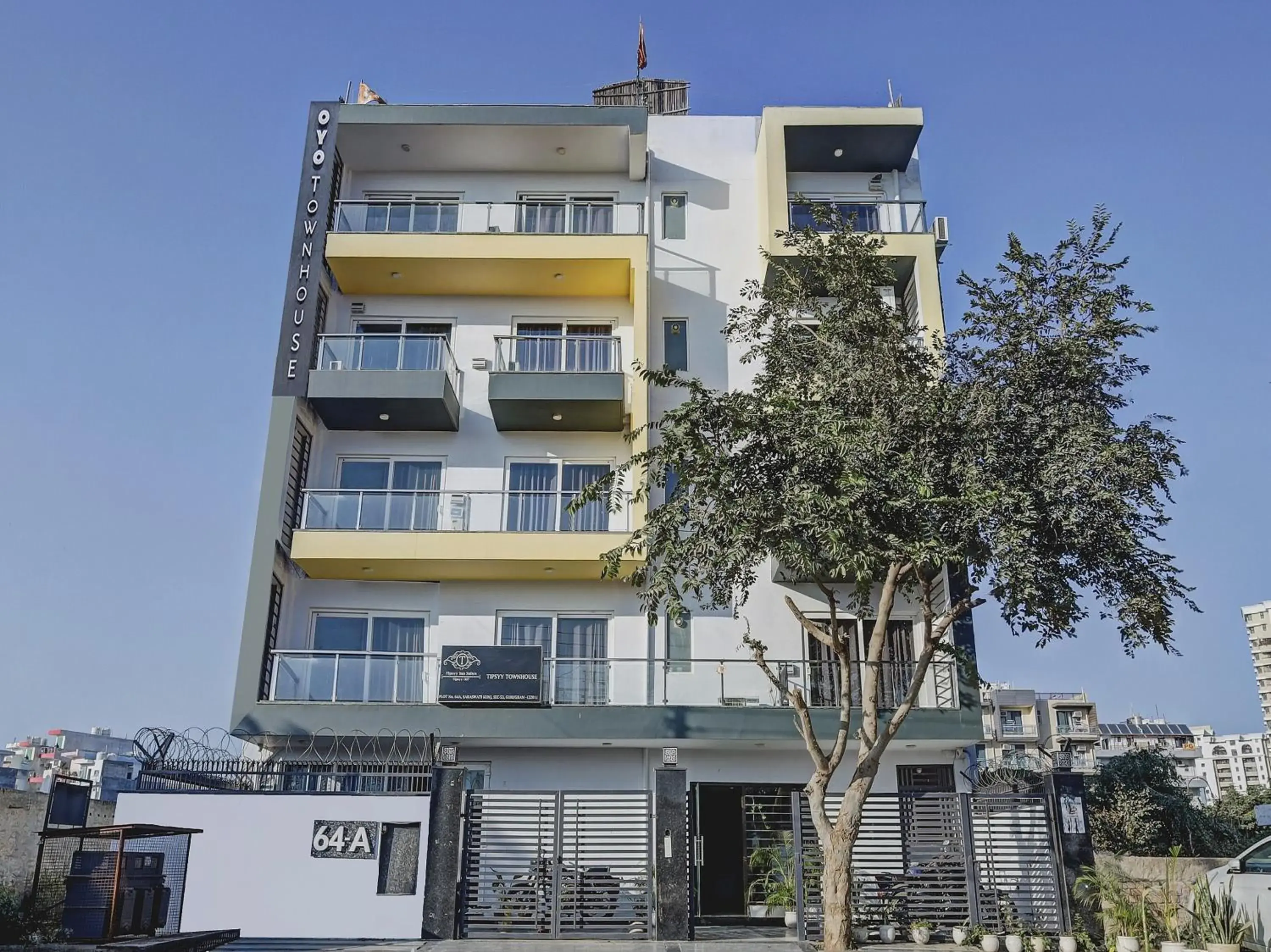 Facade/entrance in Townhouse Tipsyy Near Bestech Central Square Mall Facade/entrance in Townhouse Tipsyy Near Bestech Central Square Mall