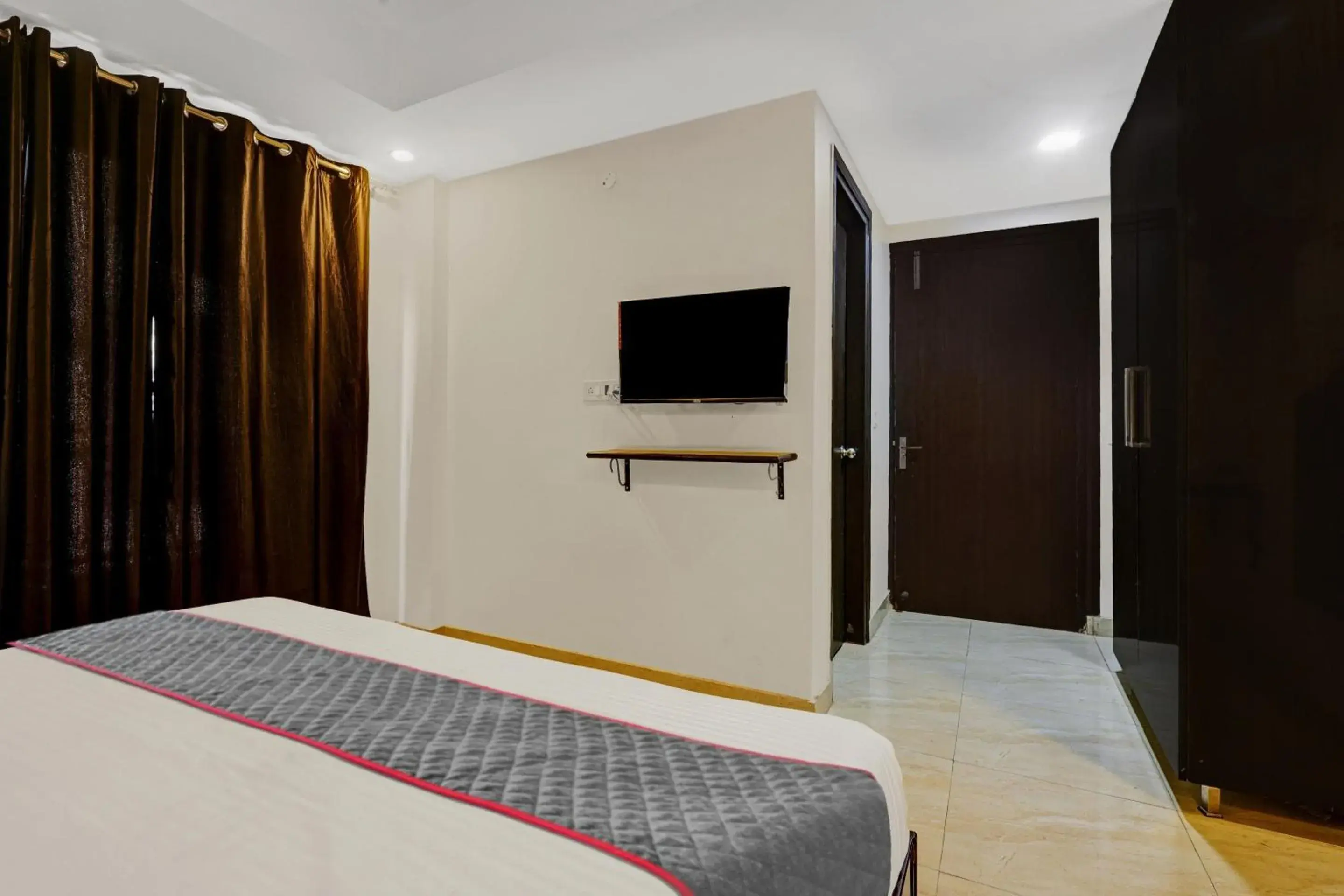 Bedroom, Bed in Townhouse Tipsyy Near Bestech Central Square Mall Bedroom, Bed in Townhouse Tipsyy Near Bestech Central Square Mall