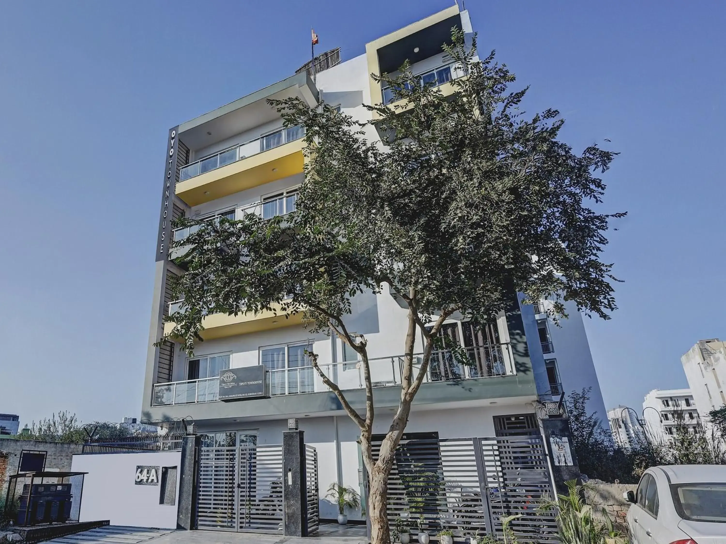 Facade/entrance in Townhouse Tipsyy Near Bestech Central Square Mall Facade/entrance in Townhouse Tipsyy Near Bestech Central Square Mall