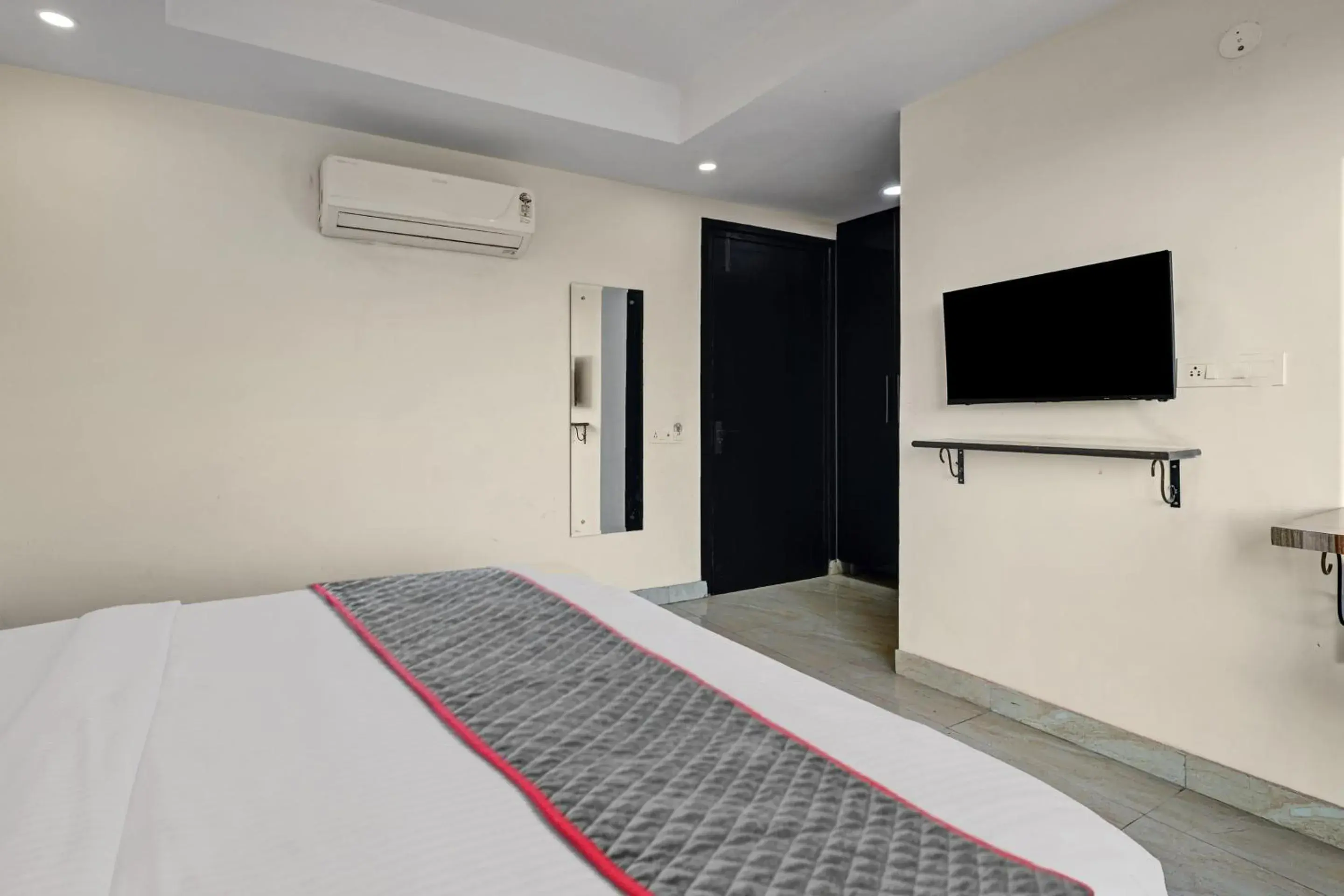Bedroom, Bed in Super Townhouse Tipsyy Near Bestech Central Square Mall Bedroom, Bed in Super Townhouse Tipsyy Near Bestech Central Square Mall