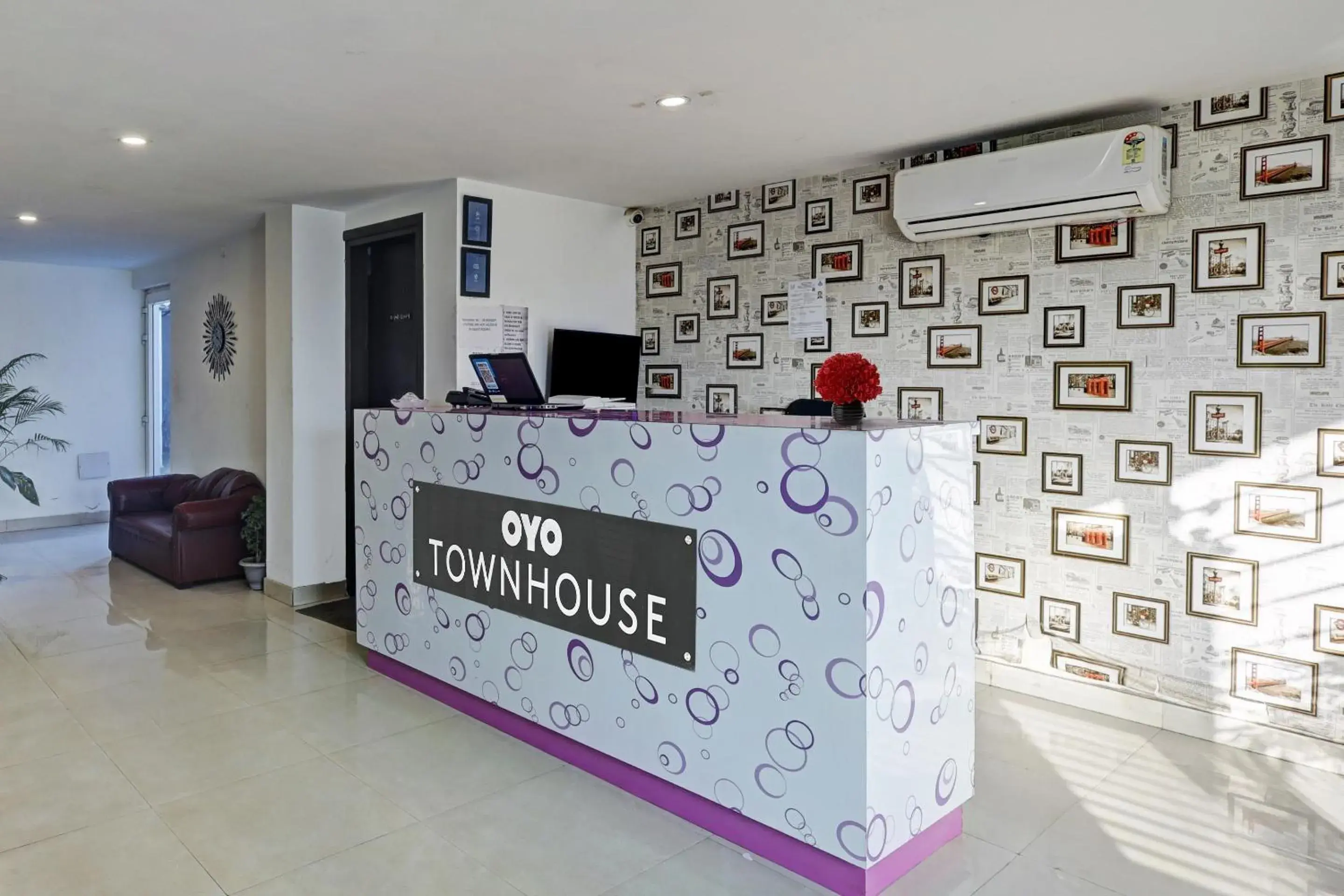 Lobby or reception in Super Townhouse Tipsyy Near Bestech Central Square Mall Lobby or reception in Super Townhouse Tipsyy Near Bestech Central Square Mall