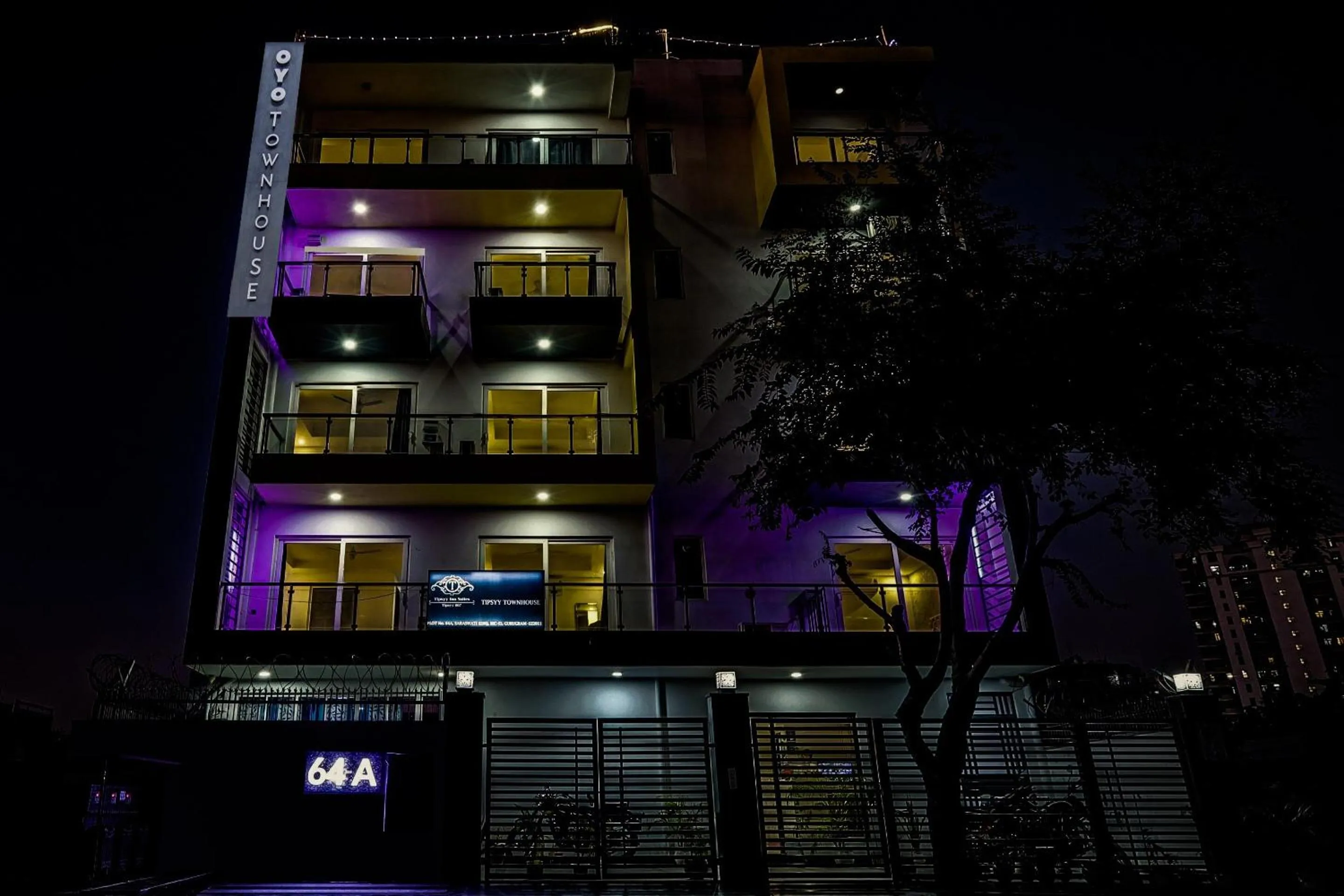 Facade/entrance in Super Townhouse Tipsyy Near Bestech Central Square Mall