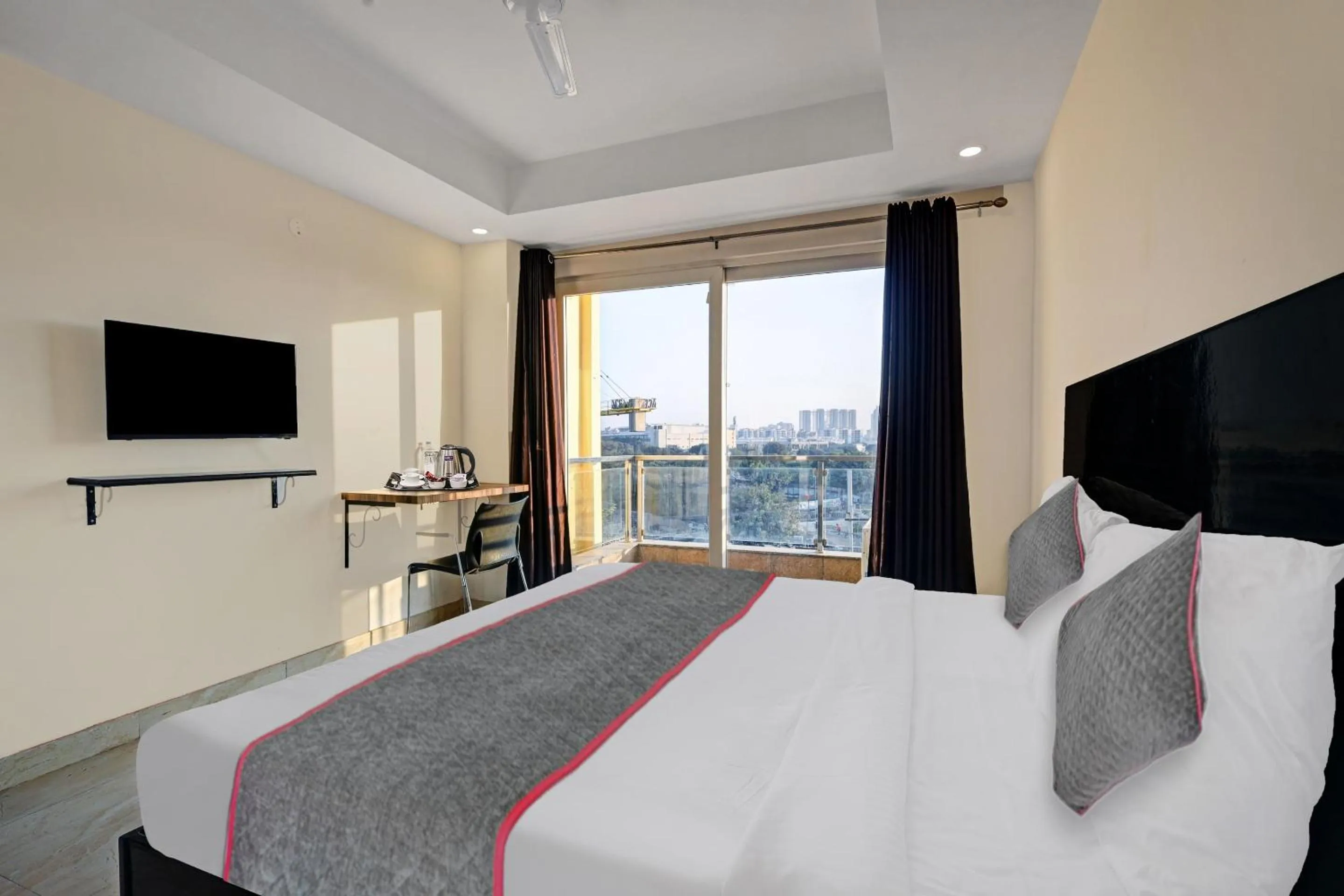 Bedroom, Bed in Super Townhouse Tipsyy Near Bestech Central Square Mall