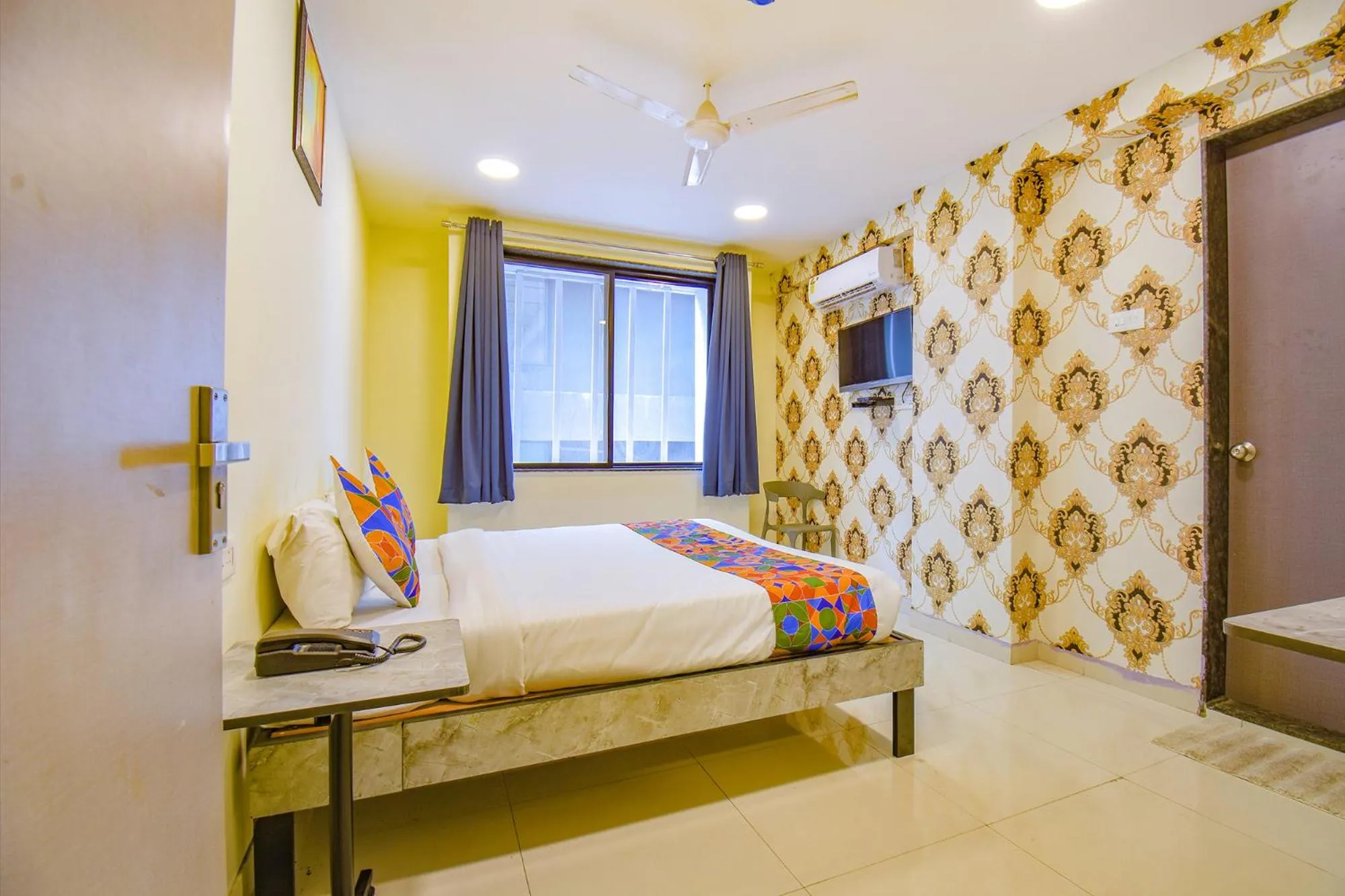 Bed in FabHotel Gargi Inn - Near Balewadi Stadium
