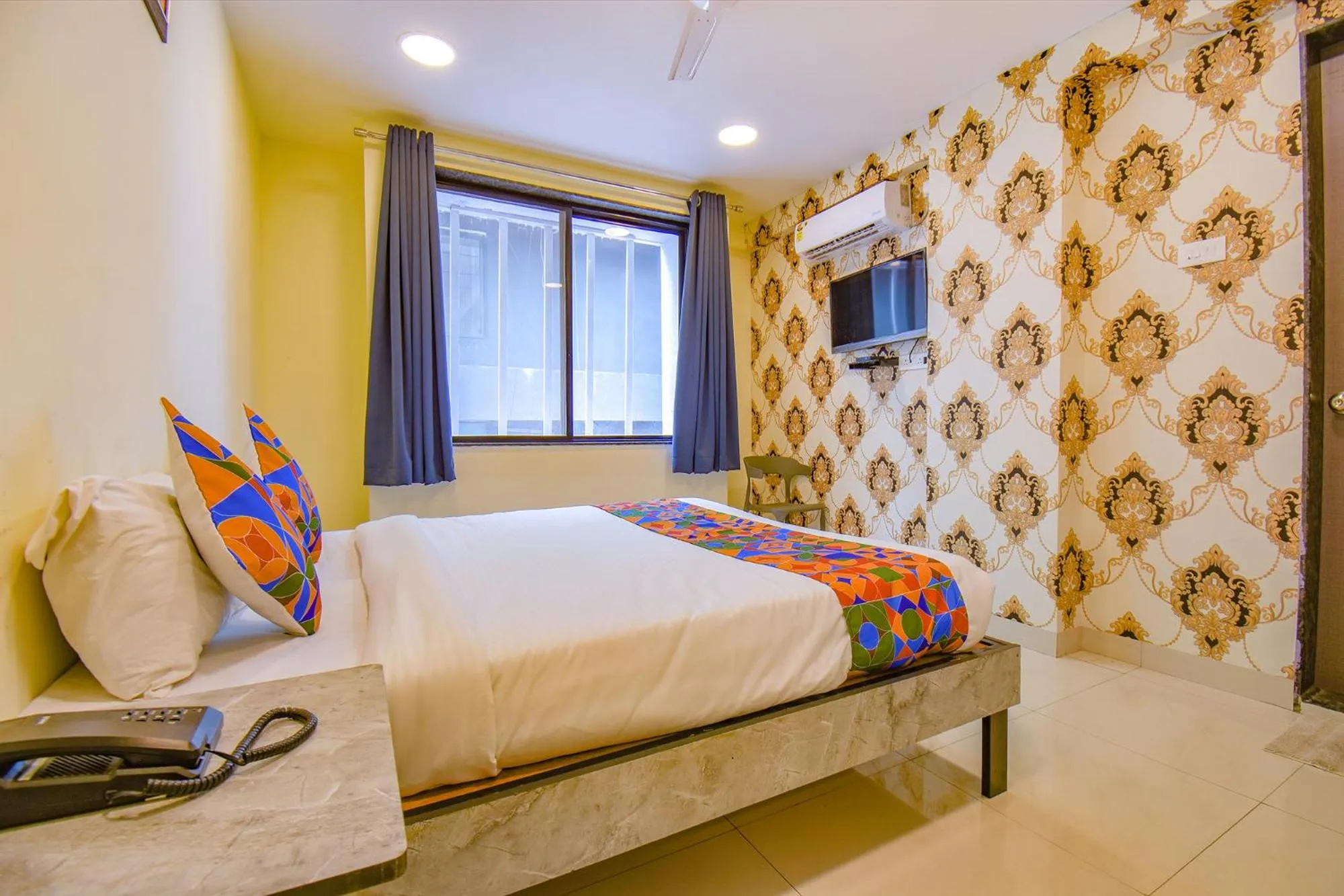 Bed in FabHotel Gargi Inn - Near Balewadi Stadium