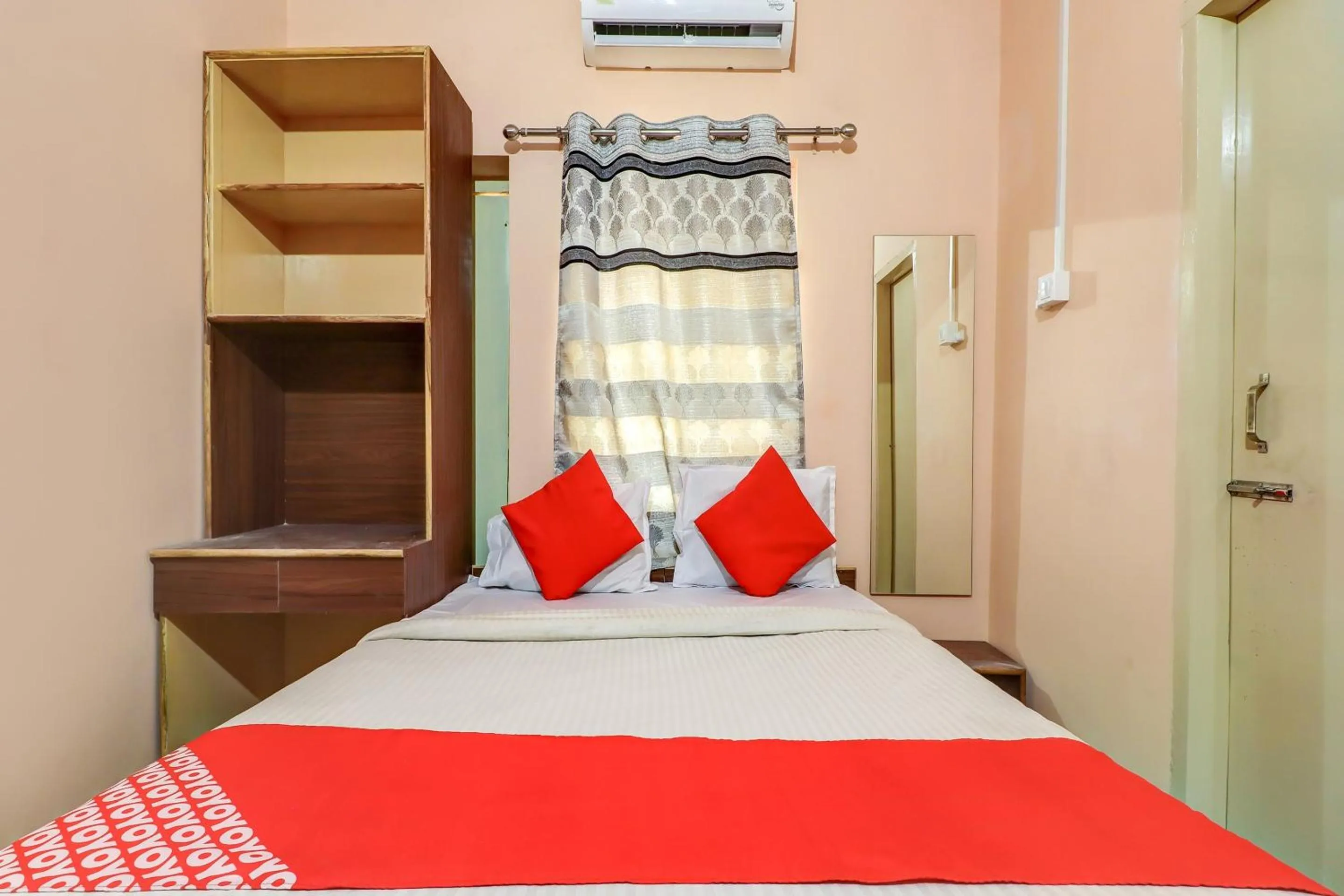 Bathroom, Bed in Hotel O by OYO Sidhu Kanhu & Banquet