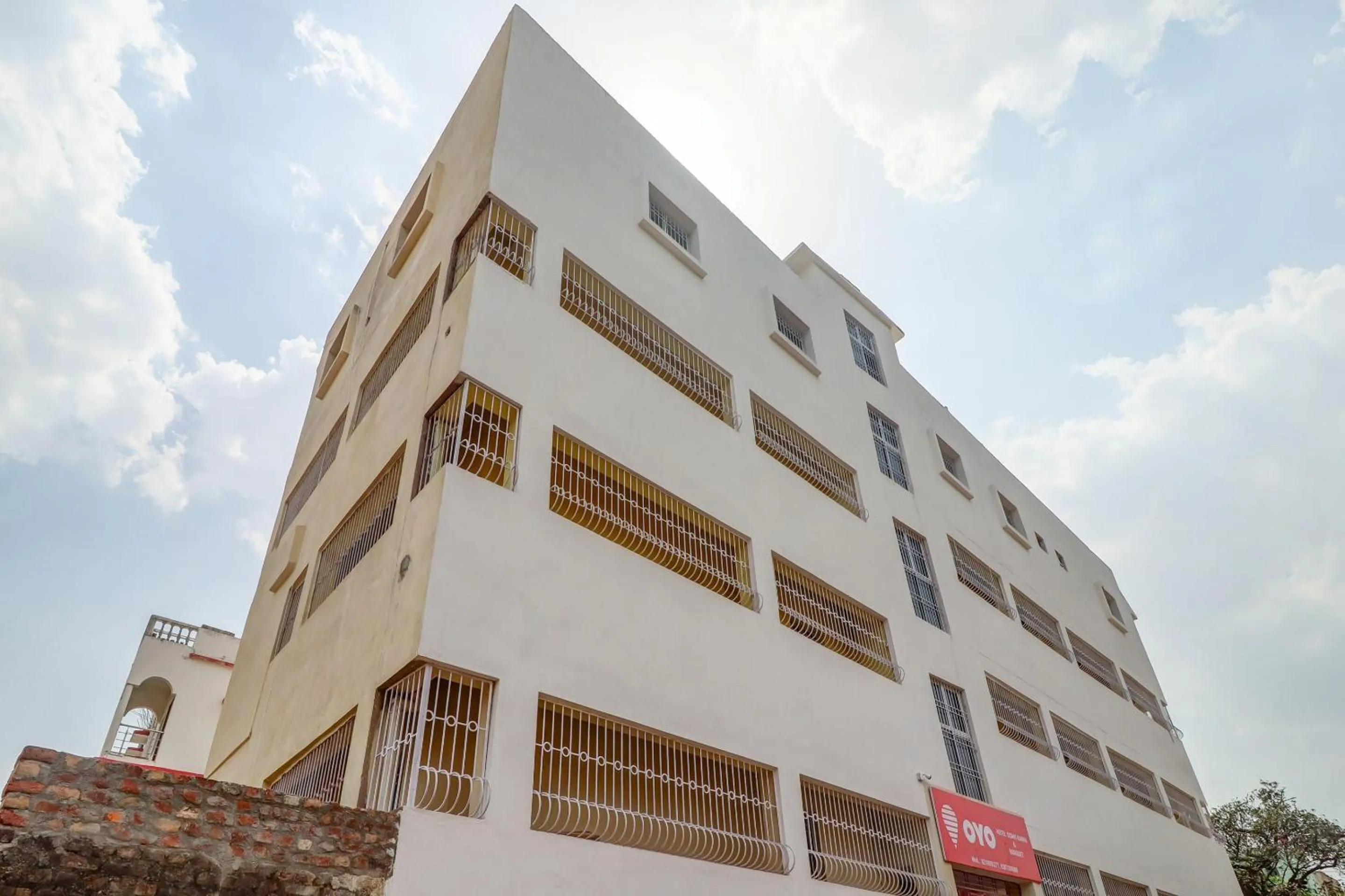 Facade/entrance in Hotel O by OYO Sidhu Kanhu & Banquet