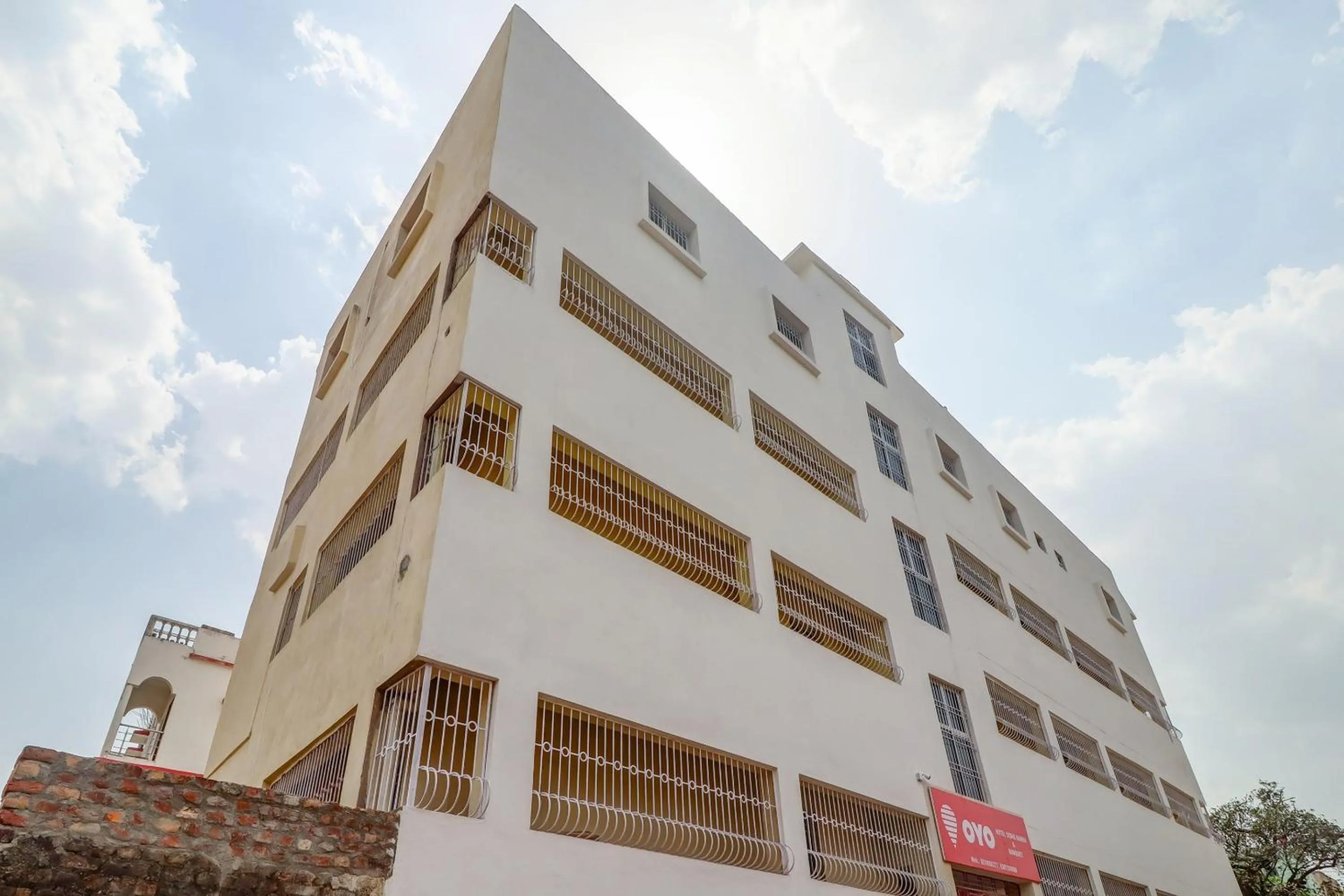 Facade/entrance in Hotel O by OYO Sidhu Kanhu & Banquet