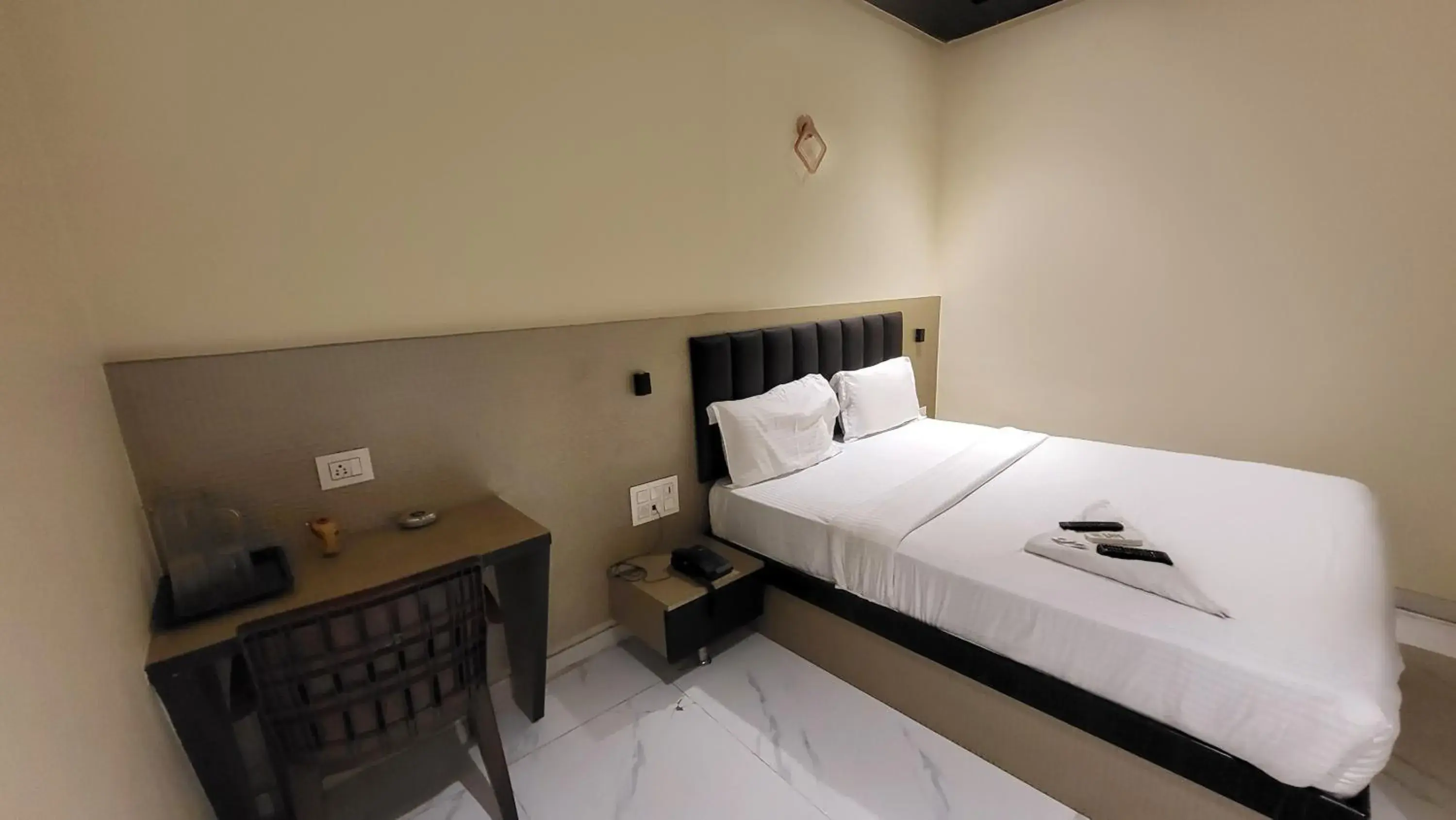 Deluxe Room - single occupancy in FabHotel Prime Land - Nr BKC Deluxe Room - single occupancy in FabHotel Prime Land - Nr BKC