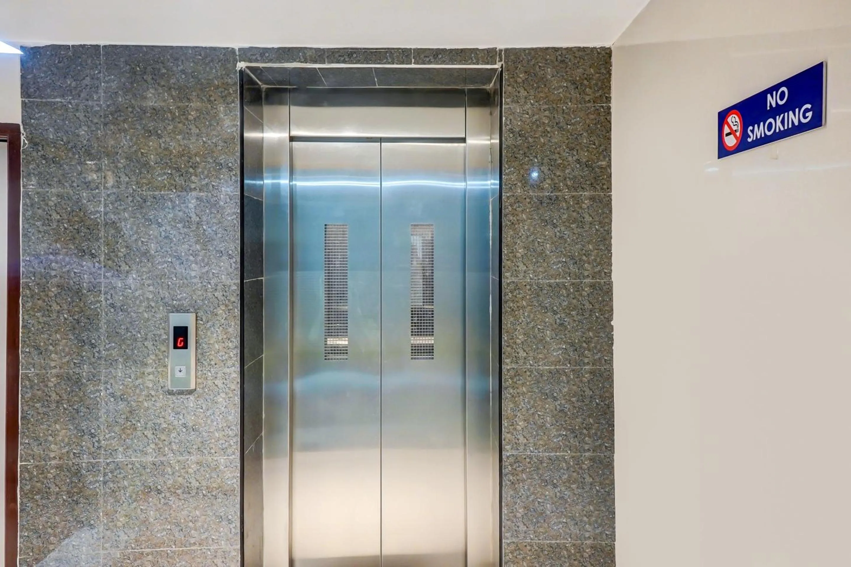 elevator in Super Capital O Siddartha Elite