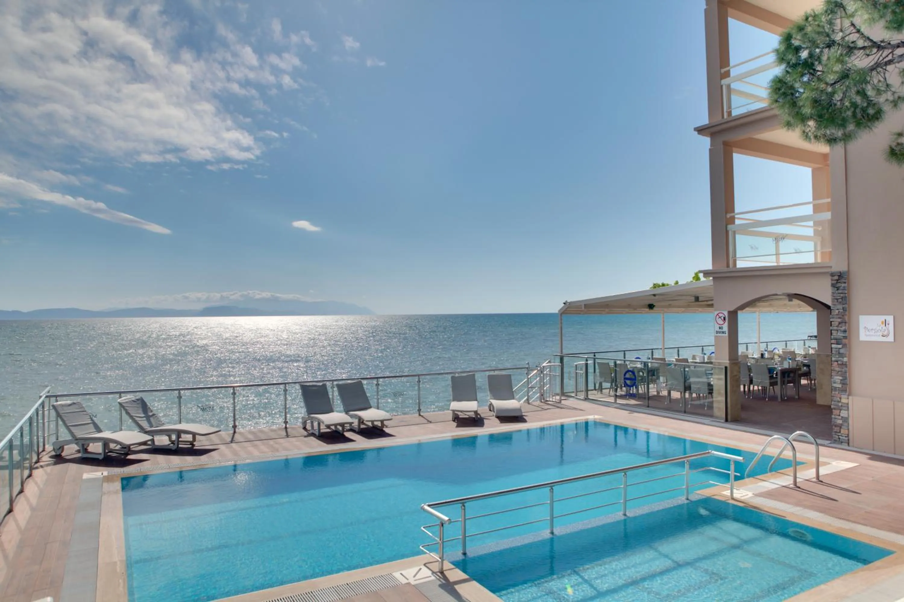 Swimming pool in Melis Hotel Kusadasi