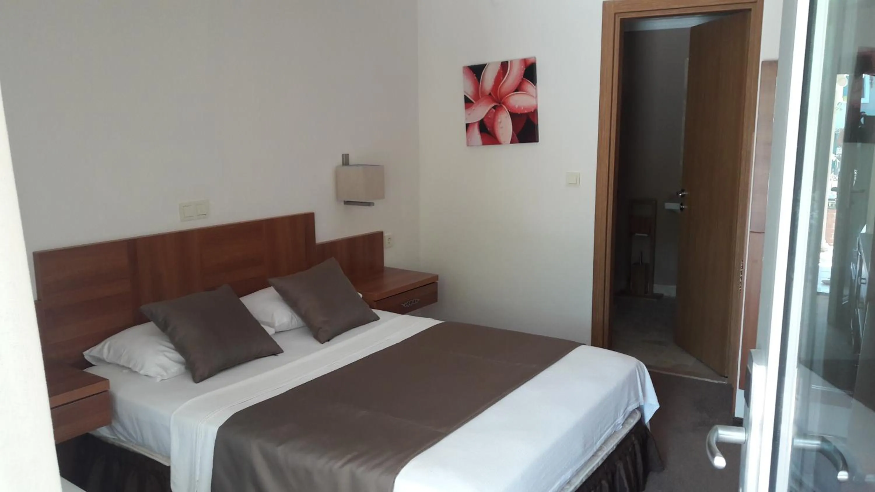 Photo of the whole room, Bed in Melis Hotel Kusadasi