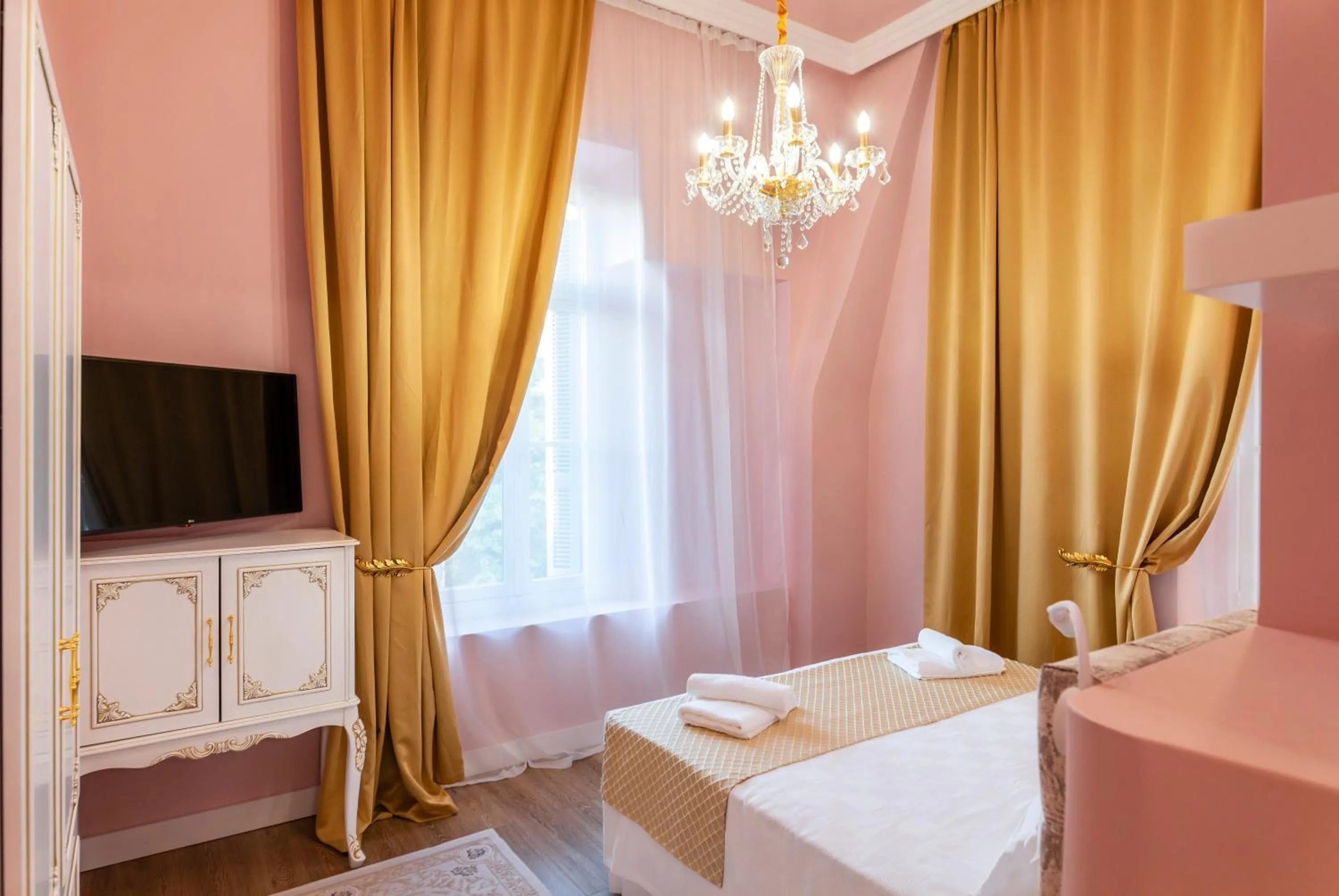 Bedroom, Bed in Via Villa Iliotti Rhodos