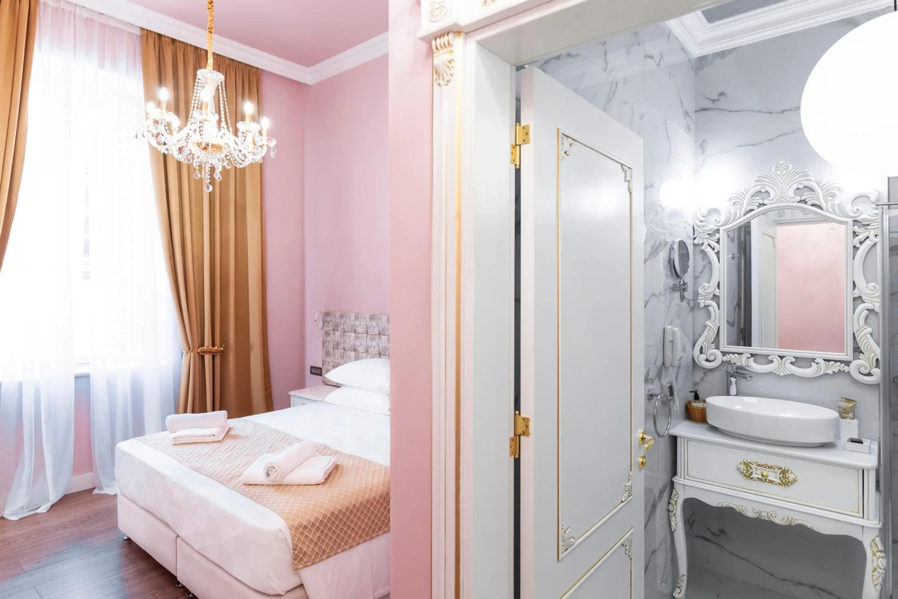 Bathroom, Bed in Via Villa Iliotti Rhodos