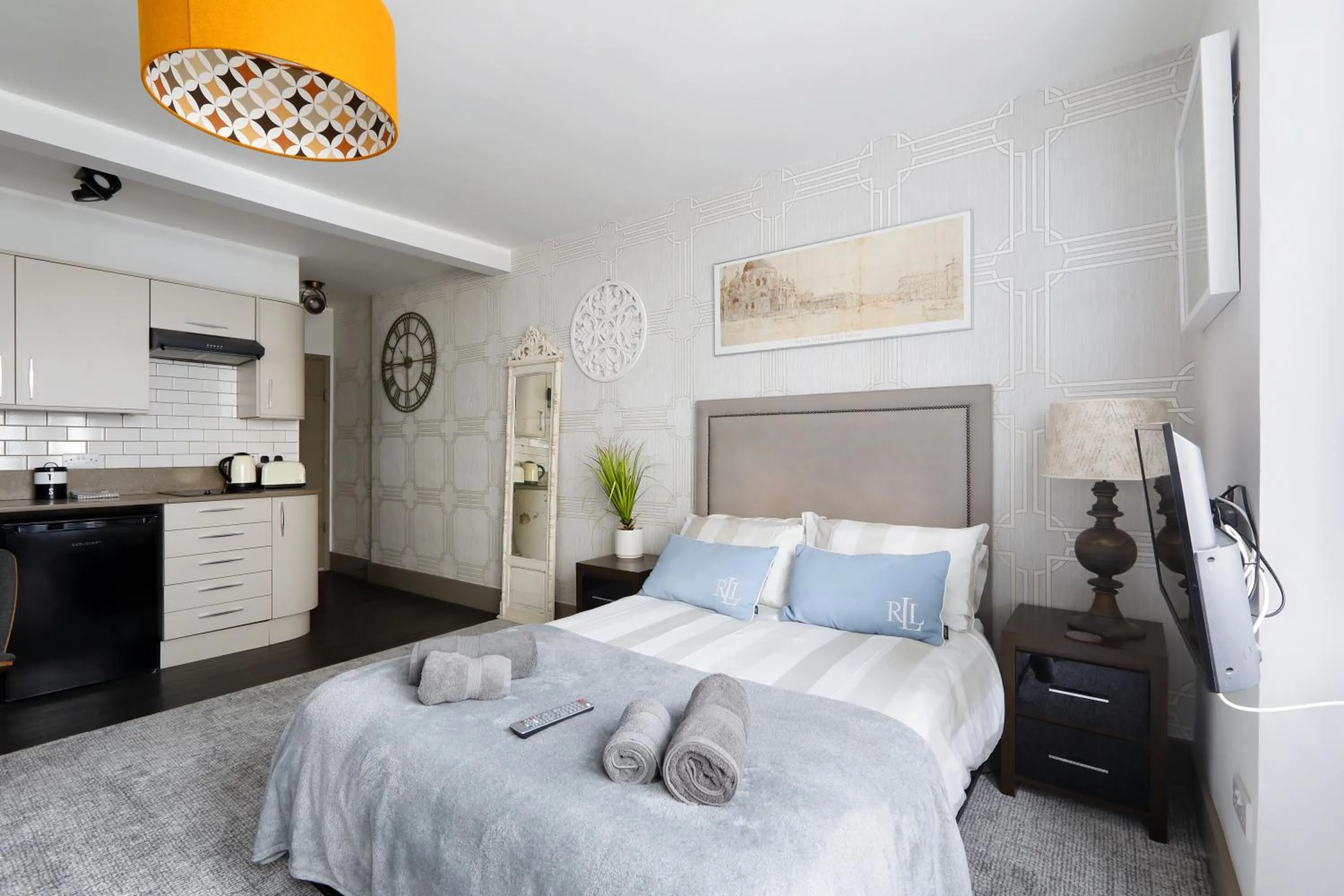 Bed in CITY HEART BRIGHTON