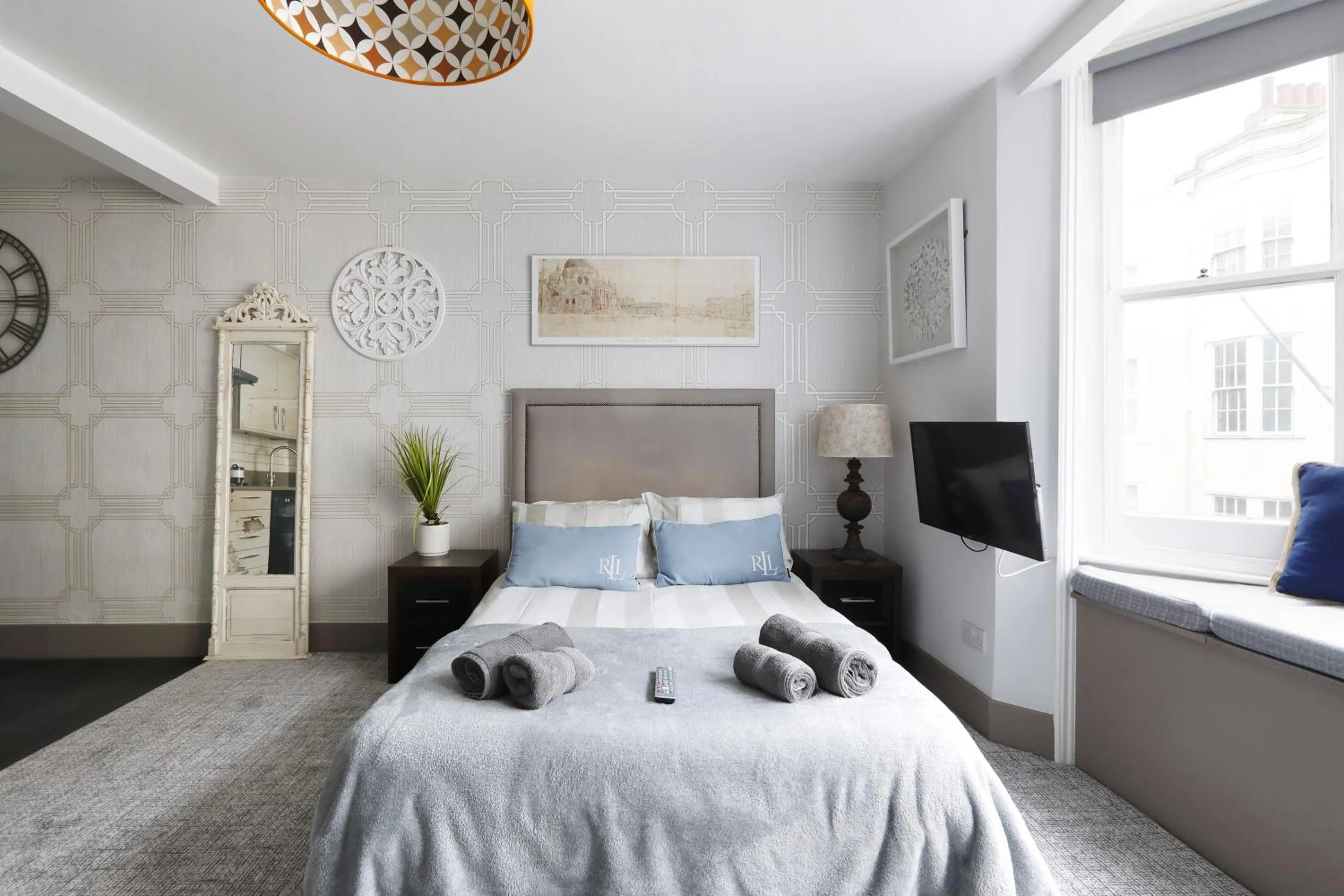 Bed in CITY HEART BRIGHTON