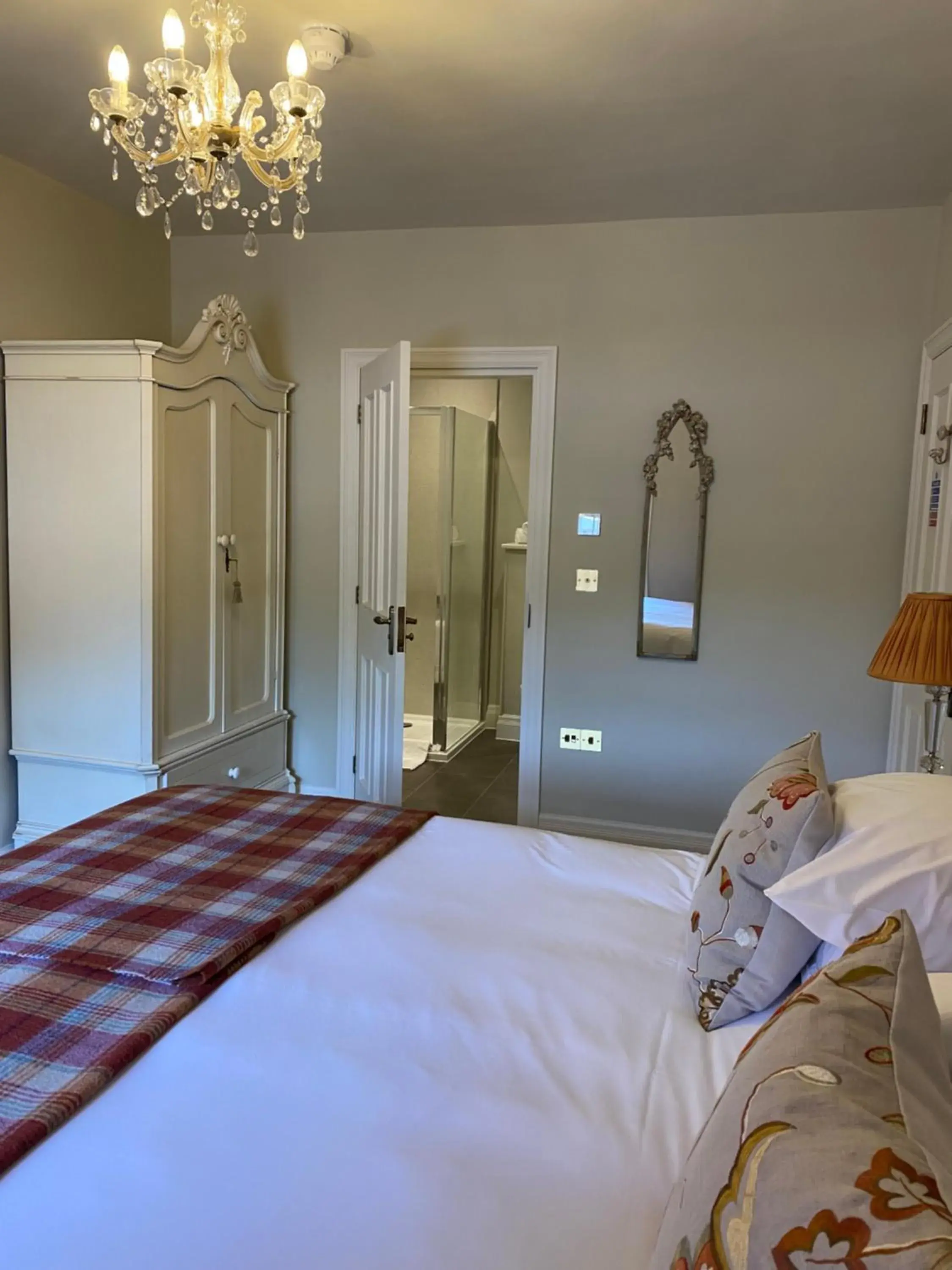 Deluxe Double Room in Reymerston Hall Deluxe Double Room in Reymerston Hall