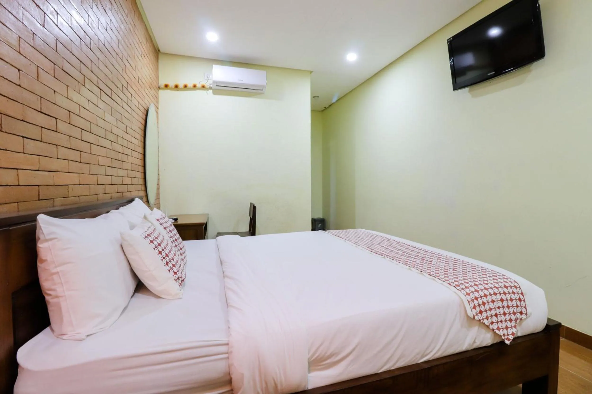 TV and multimedia, Bed in Penginapan Widodo Syariah Borobudur