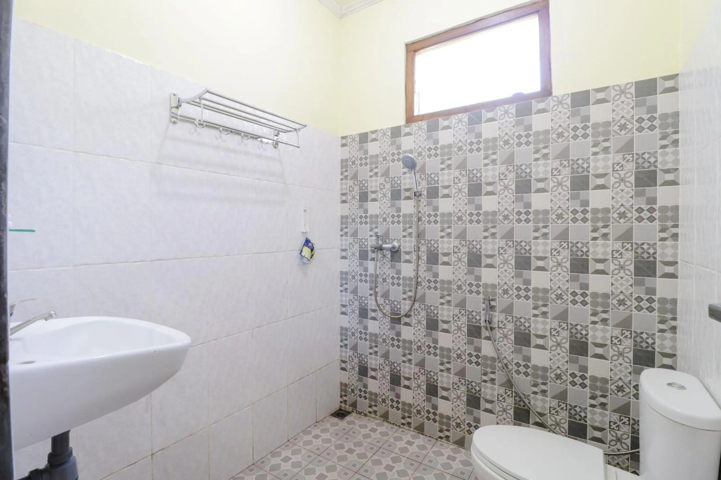 Shower in Penginapan Widodo Syariah Borobudur