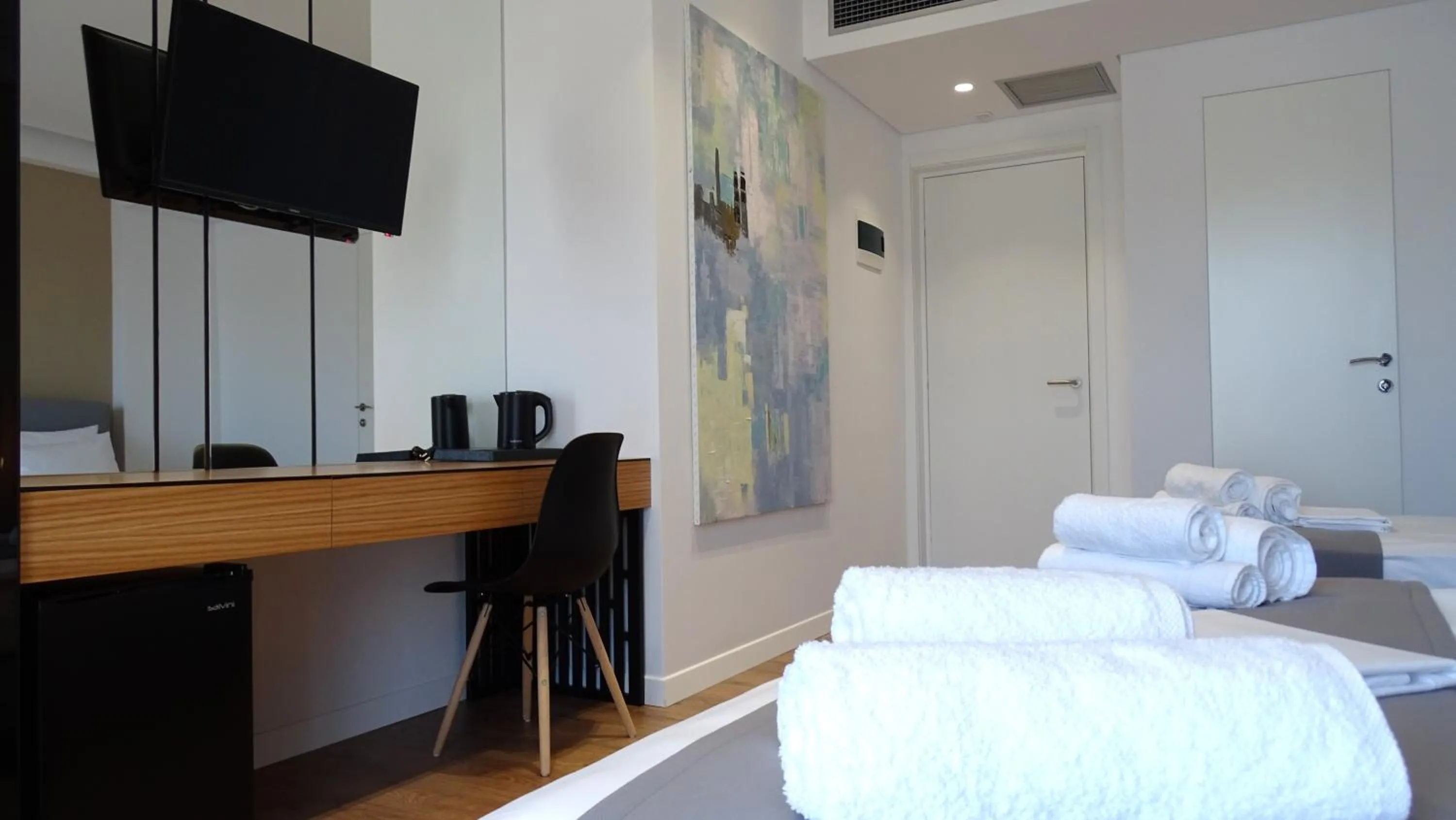 TV and multimedia, Bed in Valmar Hotel