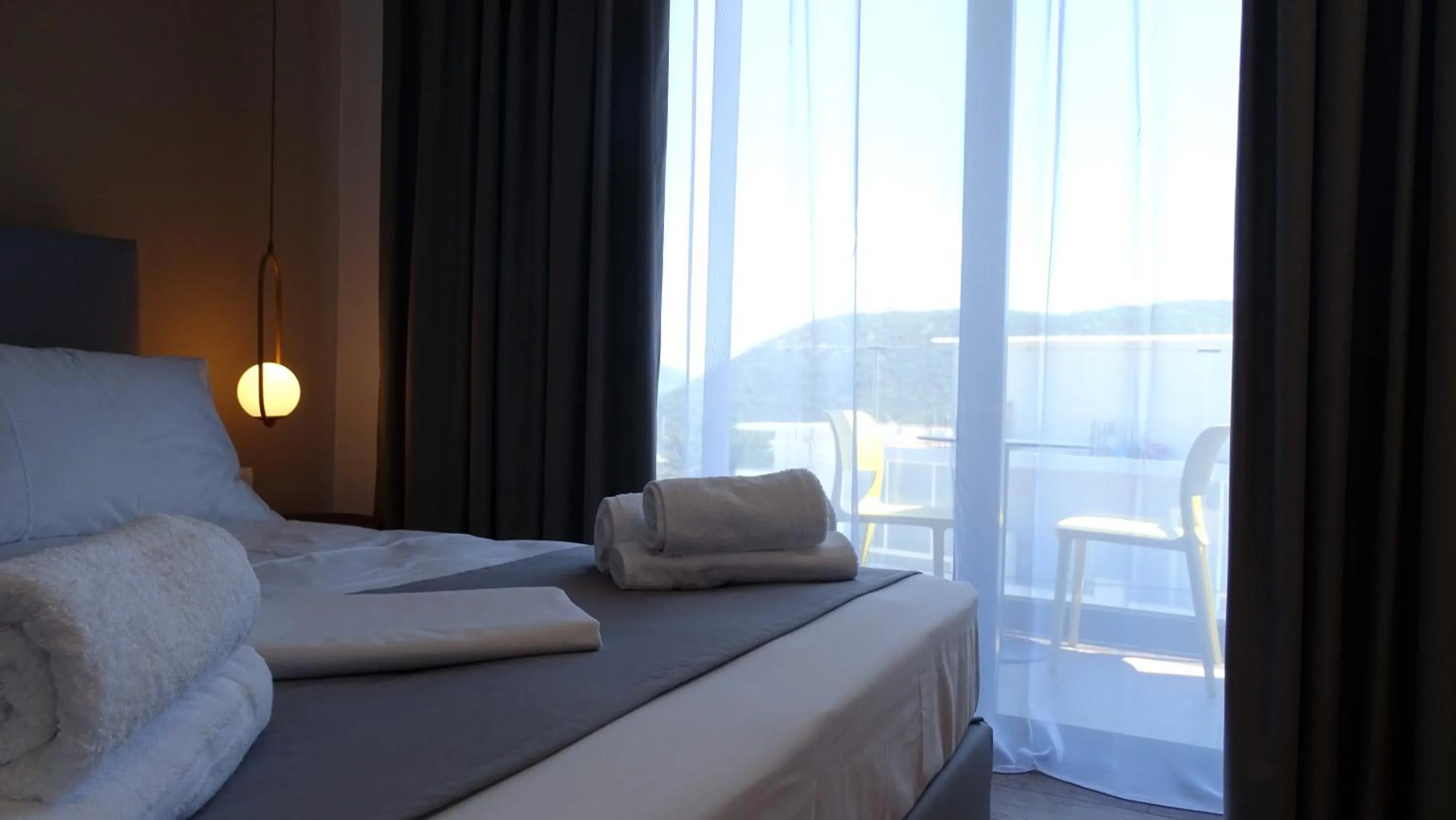 Balcony/Terrace, Bed in Valmar Hotel