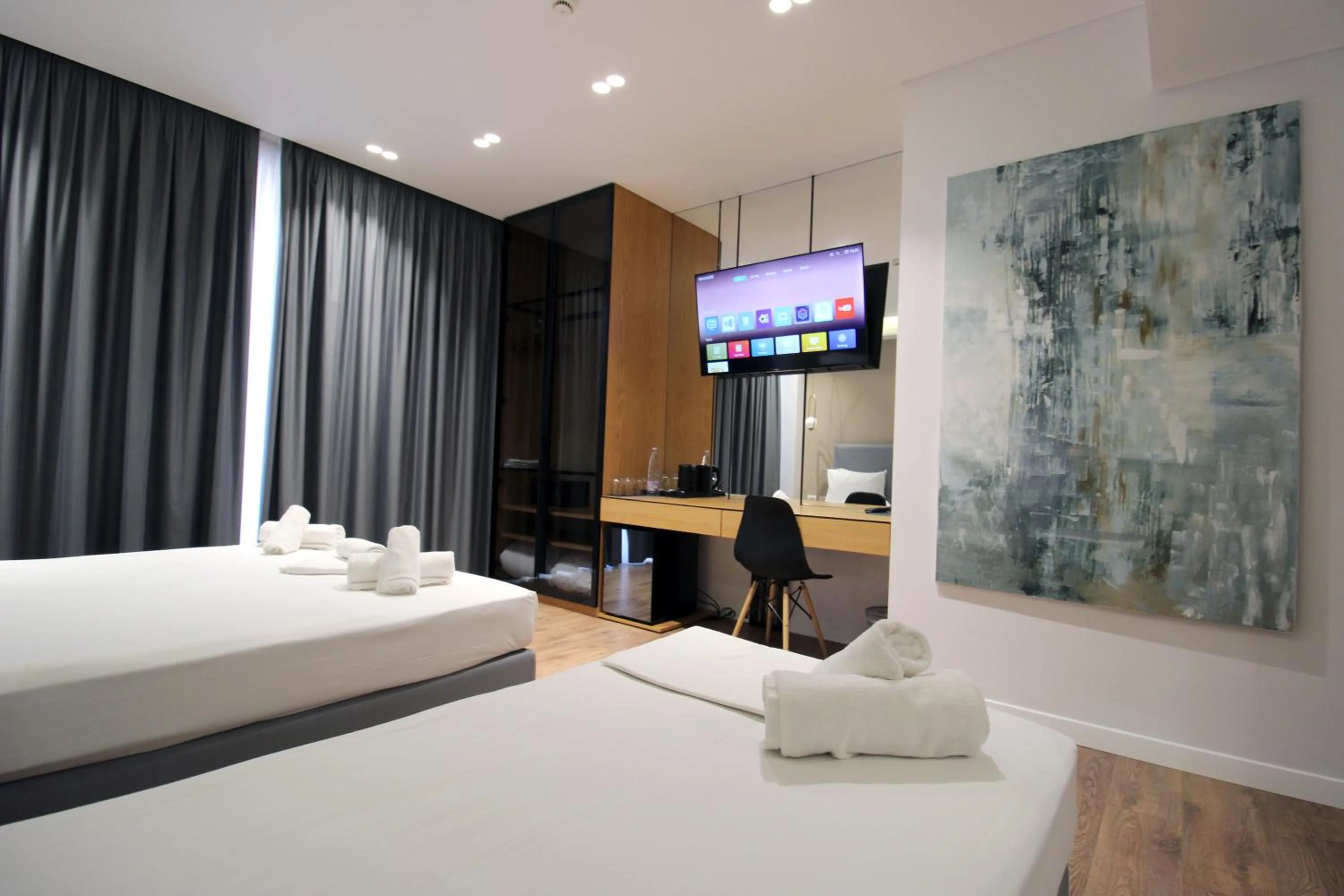 TV and multimedia, Bed in Valmar Hotel
