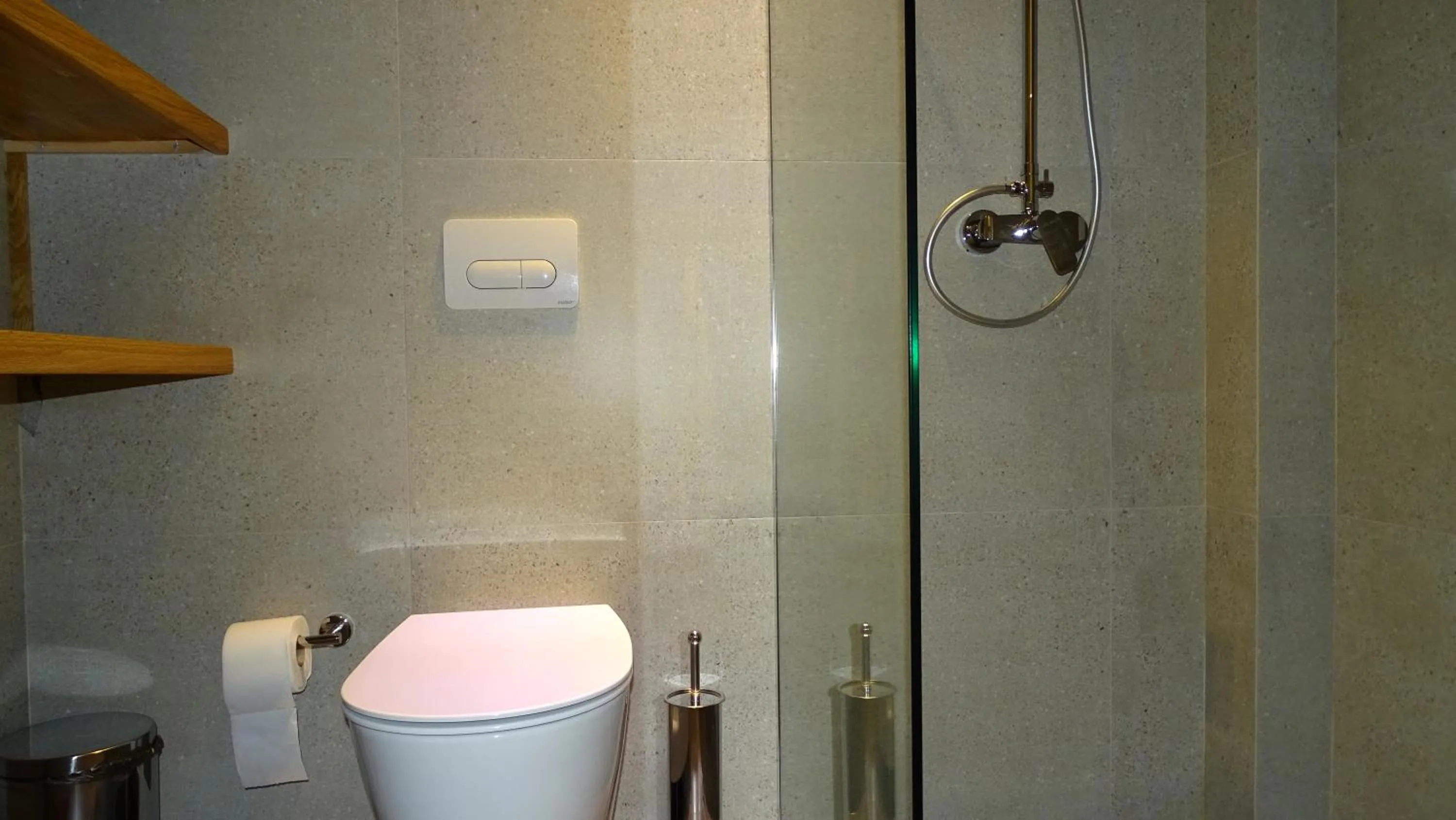 Bathroom in Valmar Hotel