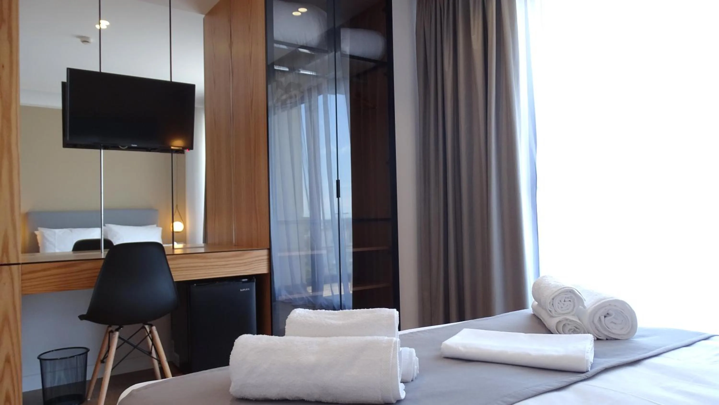 TV and multimedia, Bed in Valmar Hotel