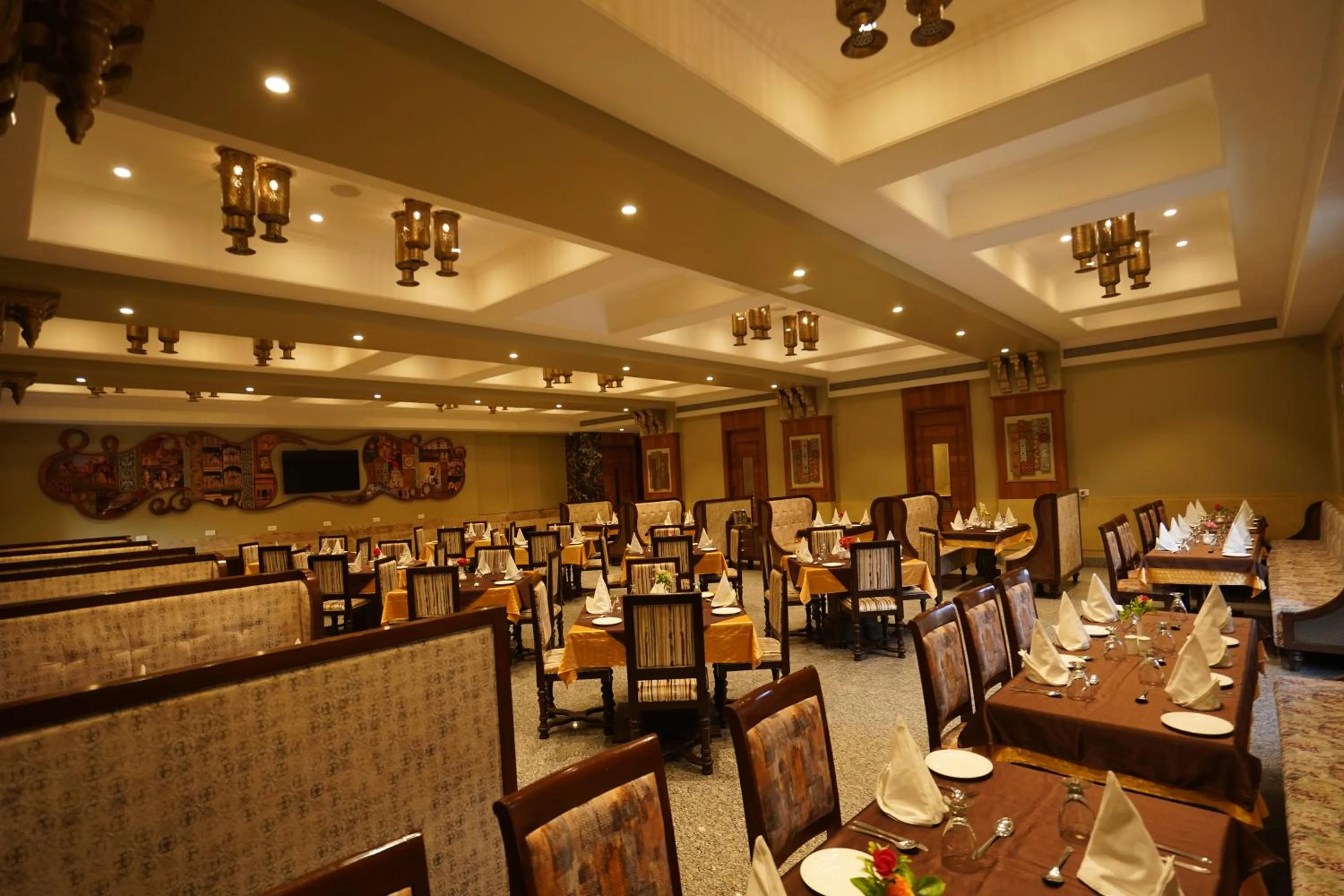 Restaurant/places to eat in Marugarh Resort and Spa