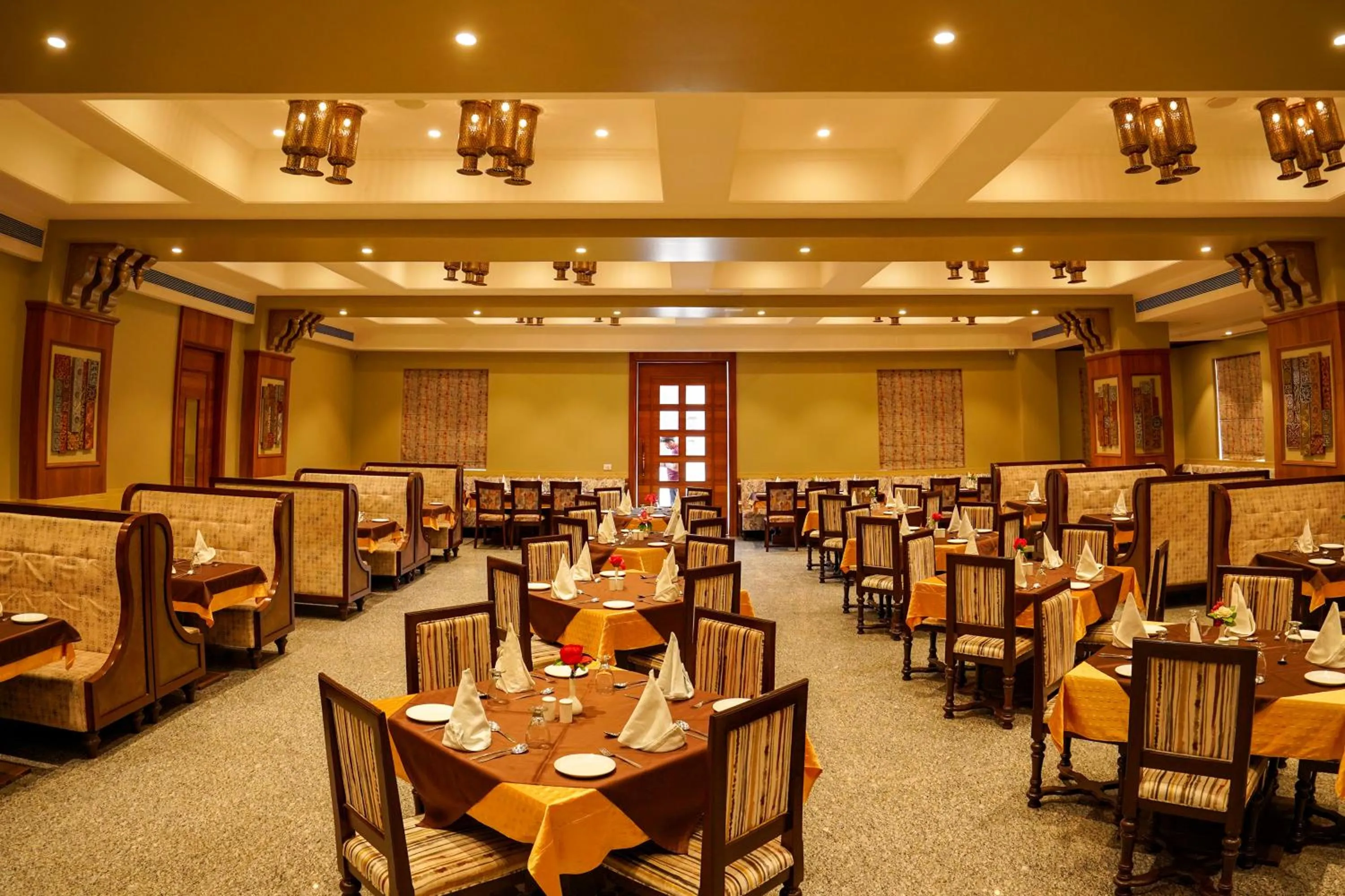 Restaurant/places to eat in Marugarh Resort and Spa