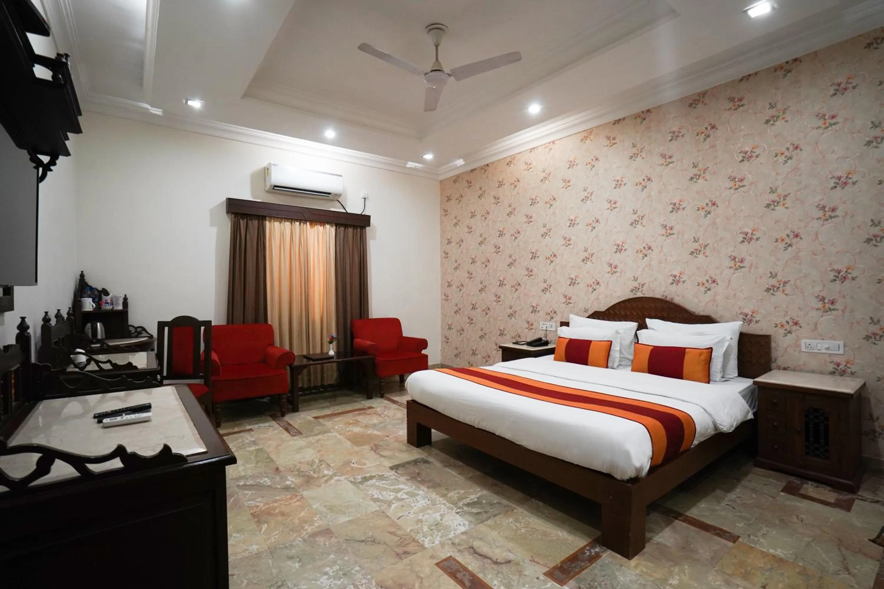 Bed in Marugarh Resort and Spa
