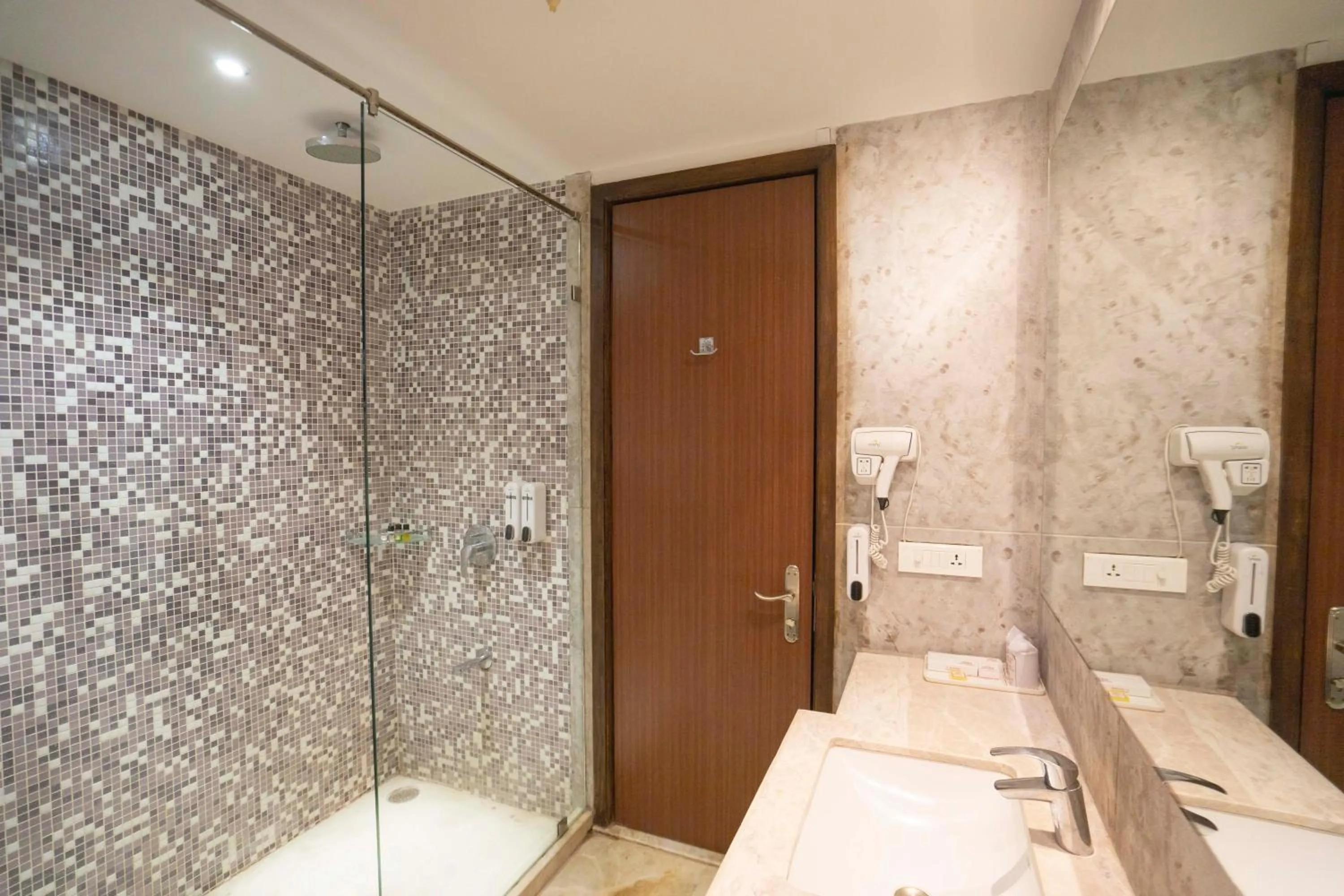 Shower in Marugarh Resort and Spa