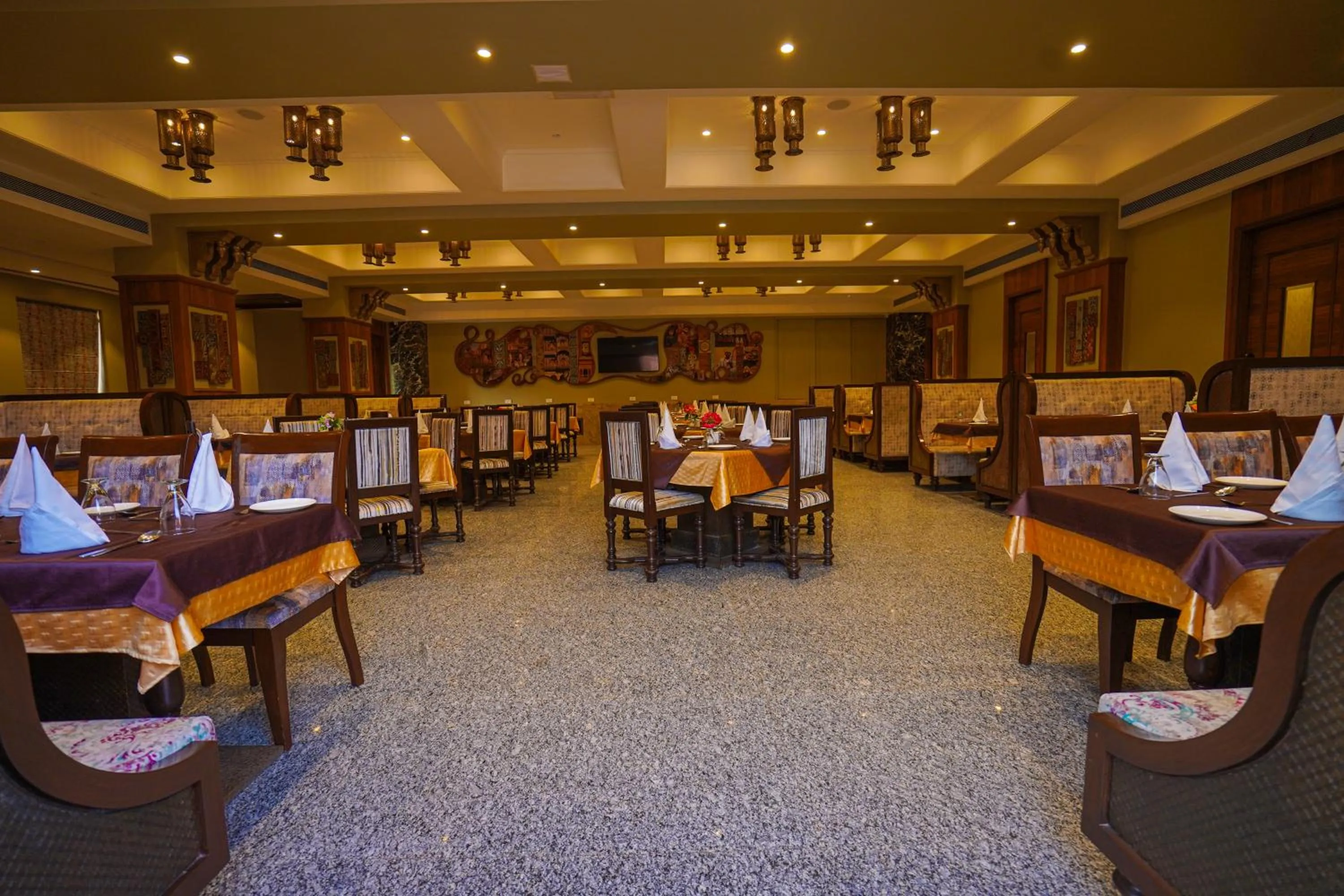 Restaurant/places to eat in Marugarh Resort and Spa