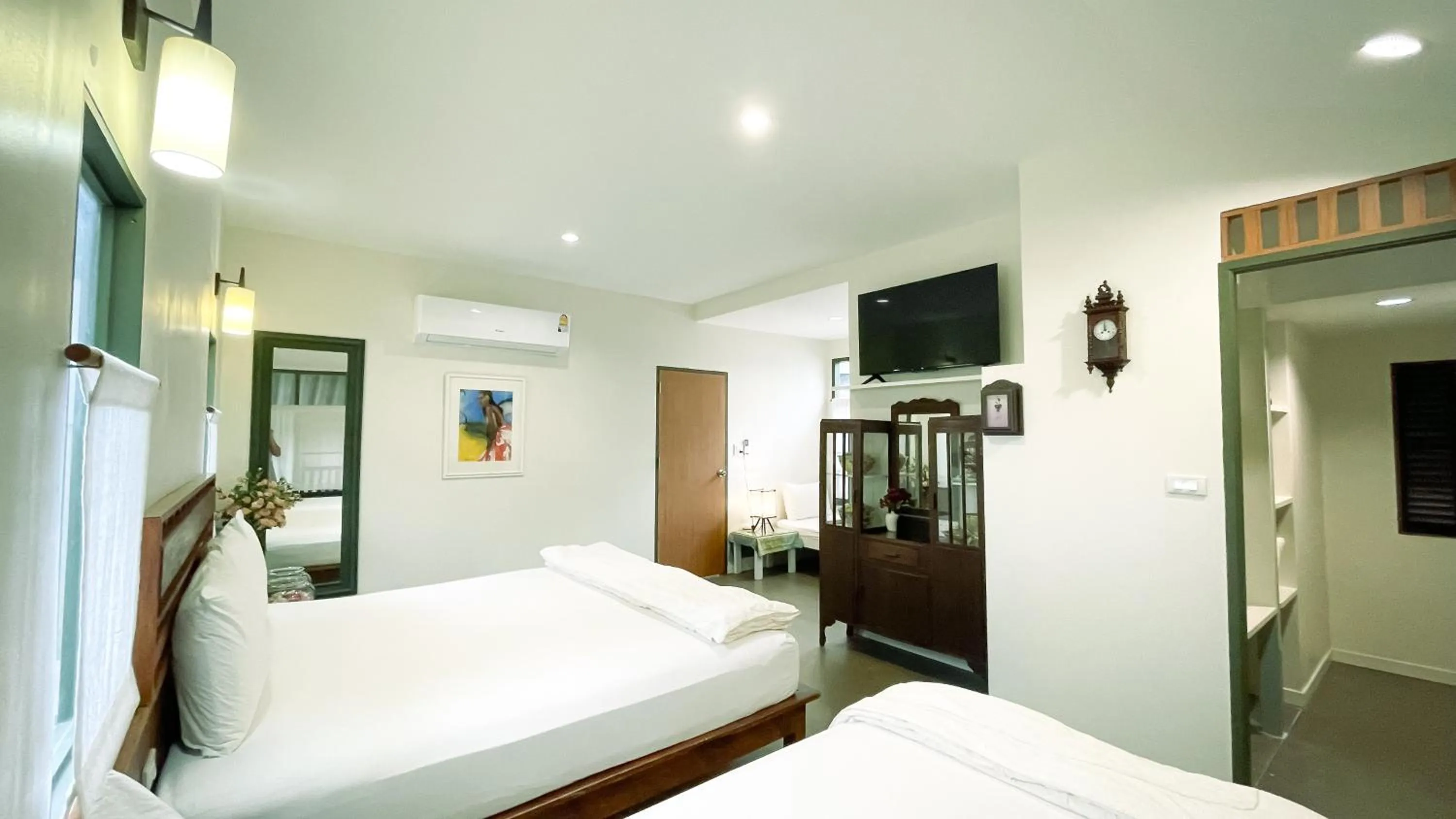 Photo of the whole room, Bed in Rimsira