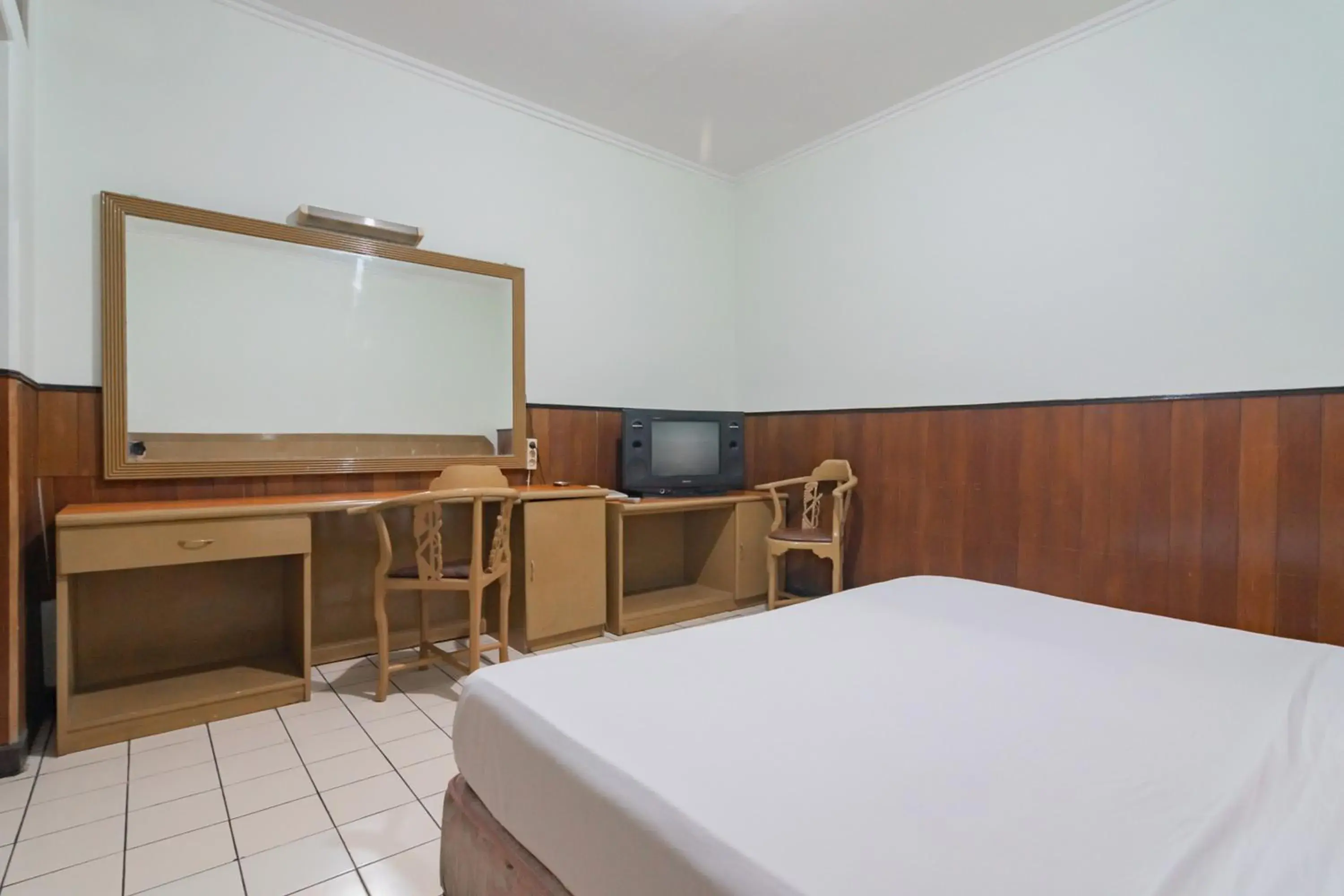 Photo of the whole room in KoolKost near Bandung Station Photo of the whole room in KoolKost near Bandung Station