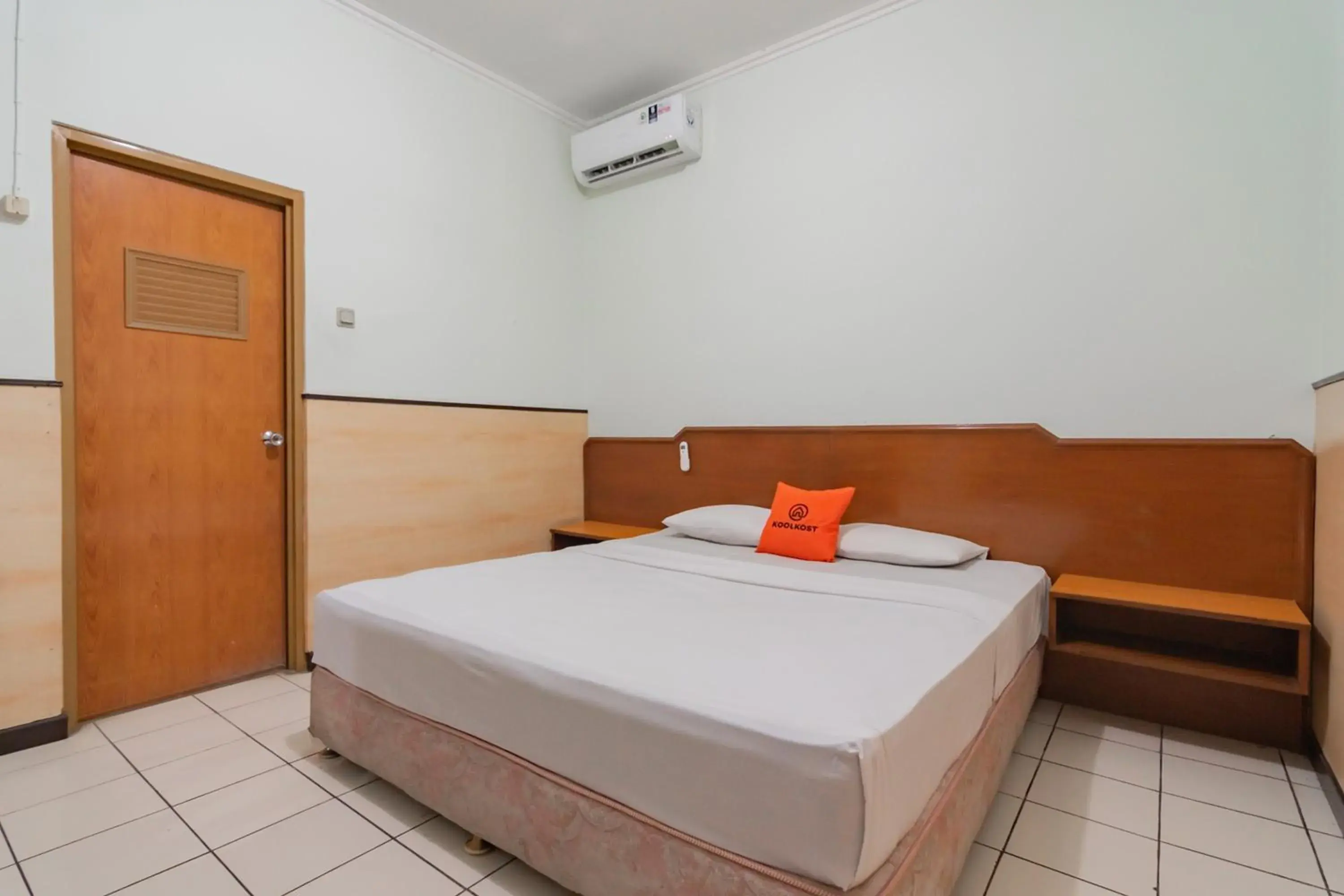 Photo of the whole room in KoolKost near Bandung Station Photo of the whole room in KoolKost near Bandung Station