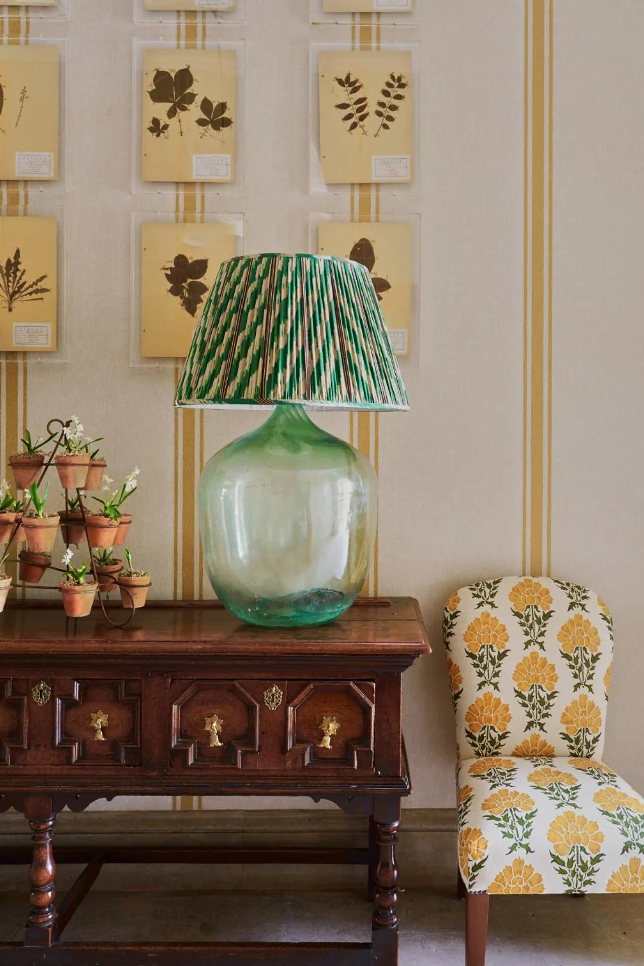 Lounge or bar in Wildhive Callow Hall