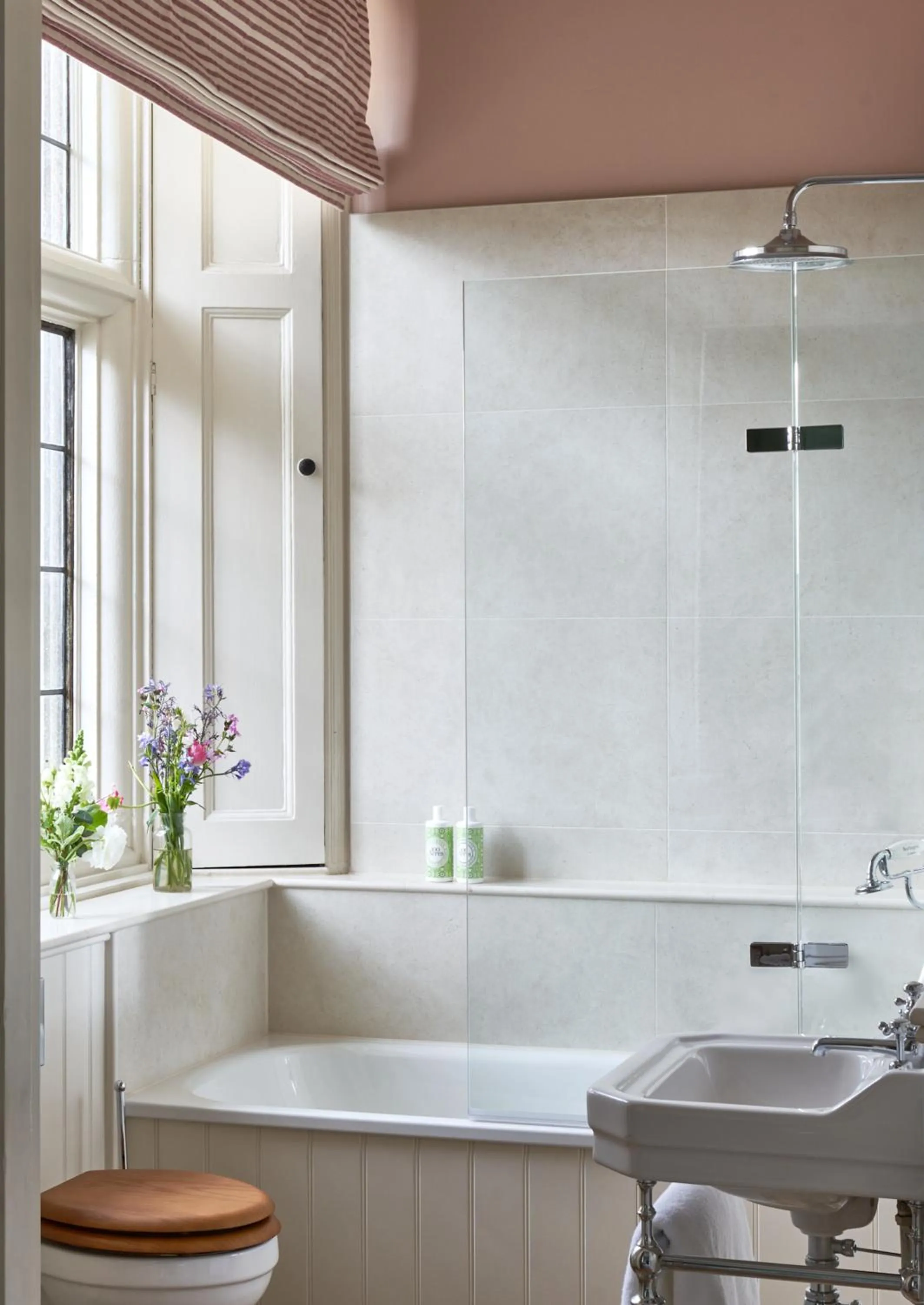 Bathroom in Wildhive Callow Hall