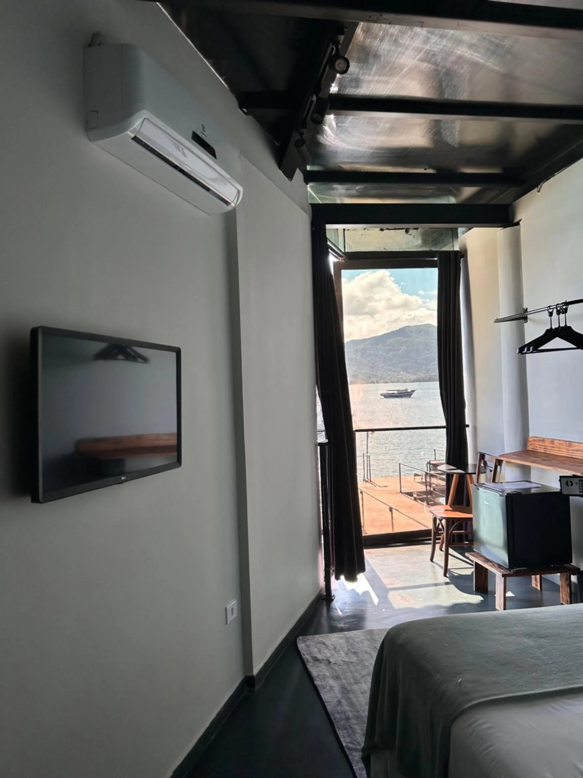 Bed in 1819 Marine Hotel