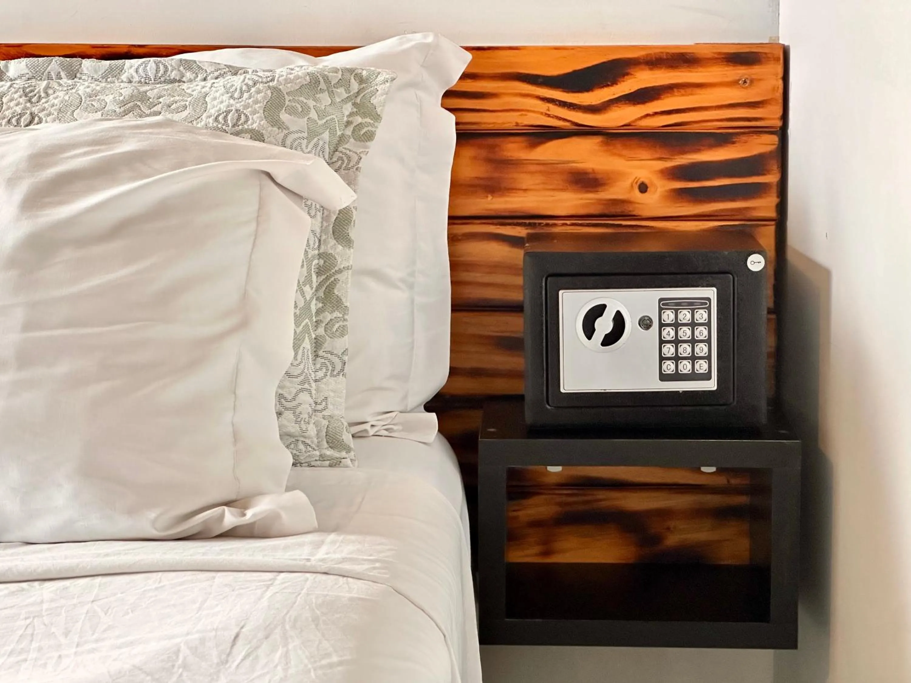 Bed in 1819 Marine Hotel