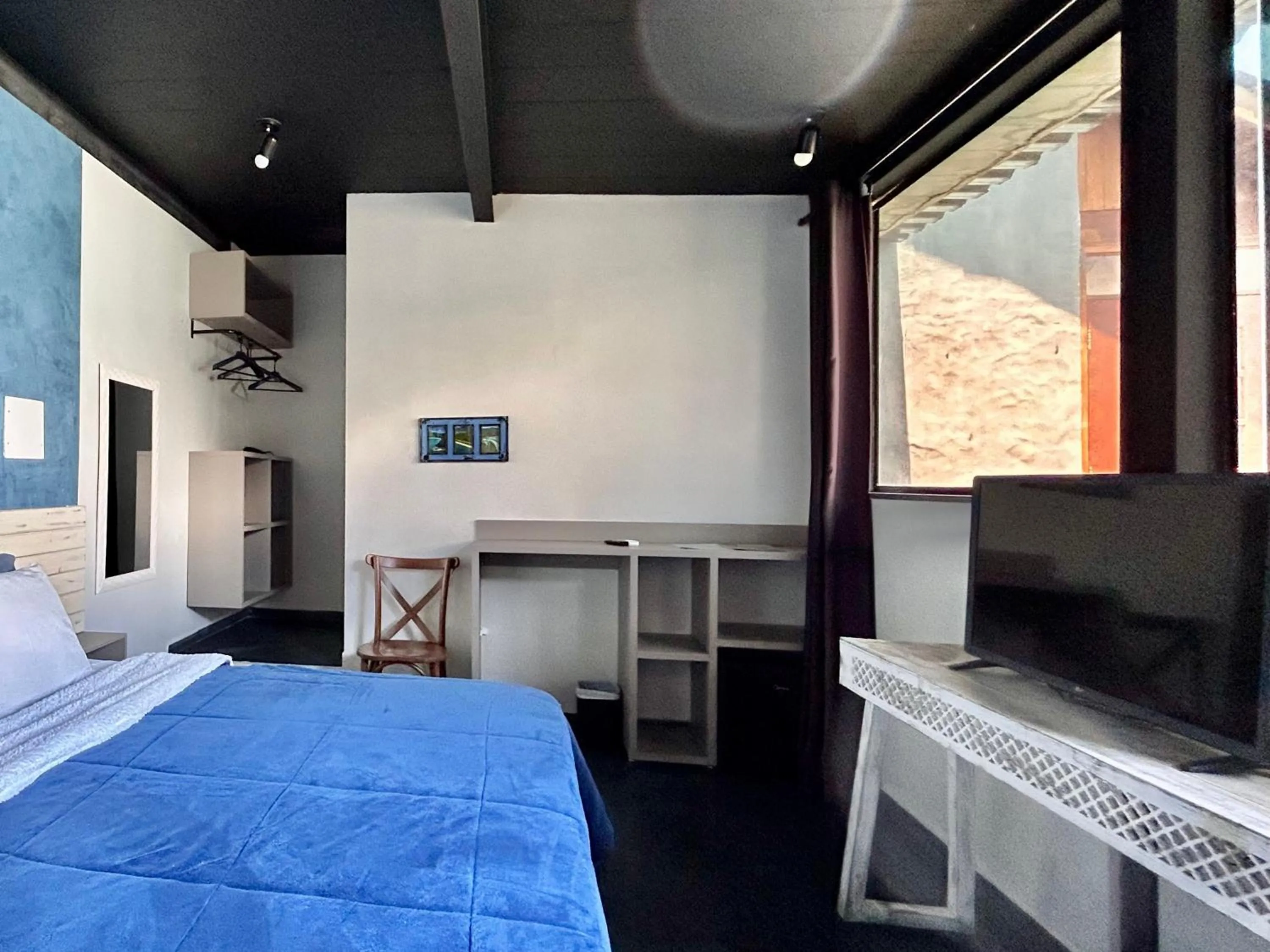 Bed in 1819 Marine Hotel