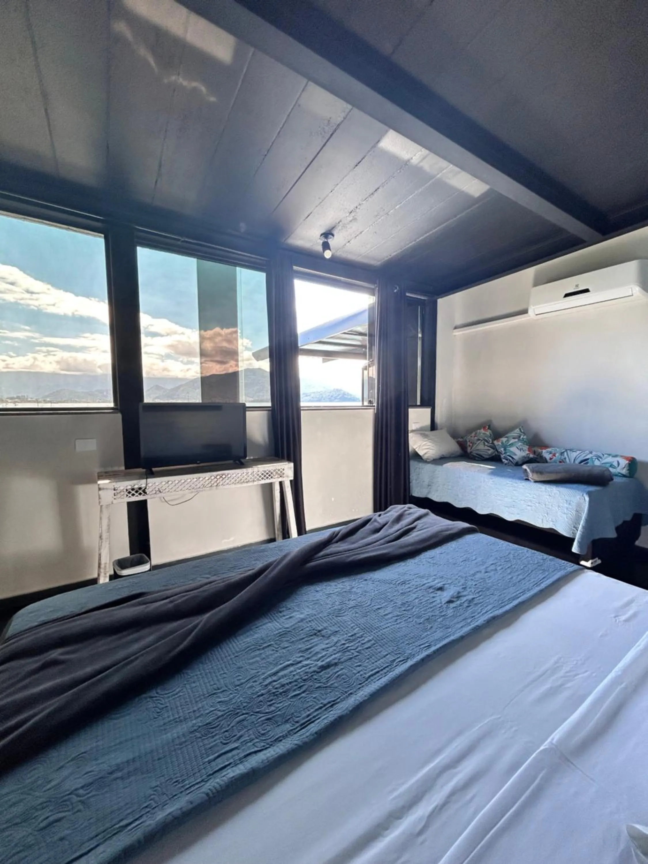 Bed in 1819 Marine Hotel