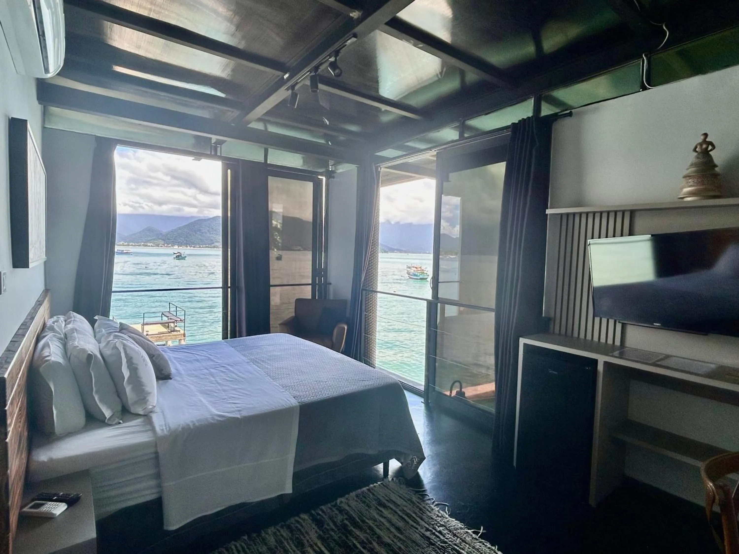 Bed in 1819 Marine Hotel